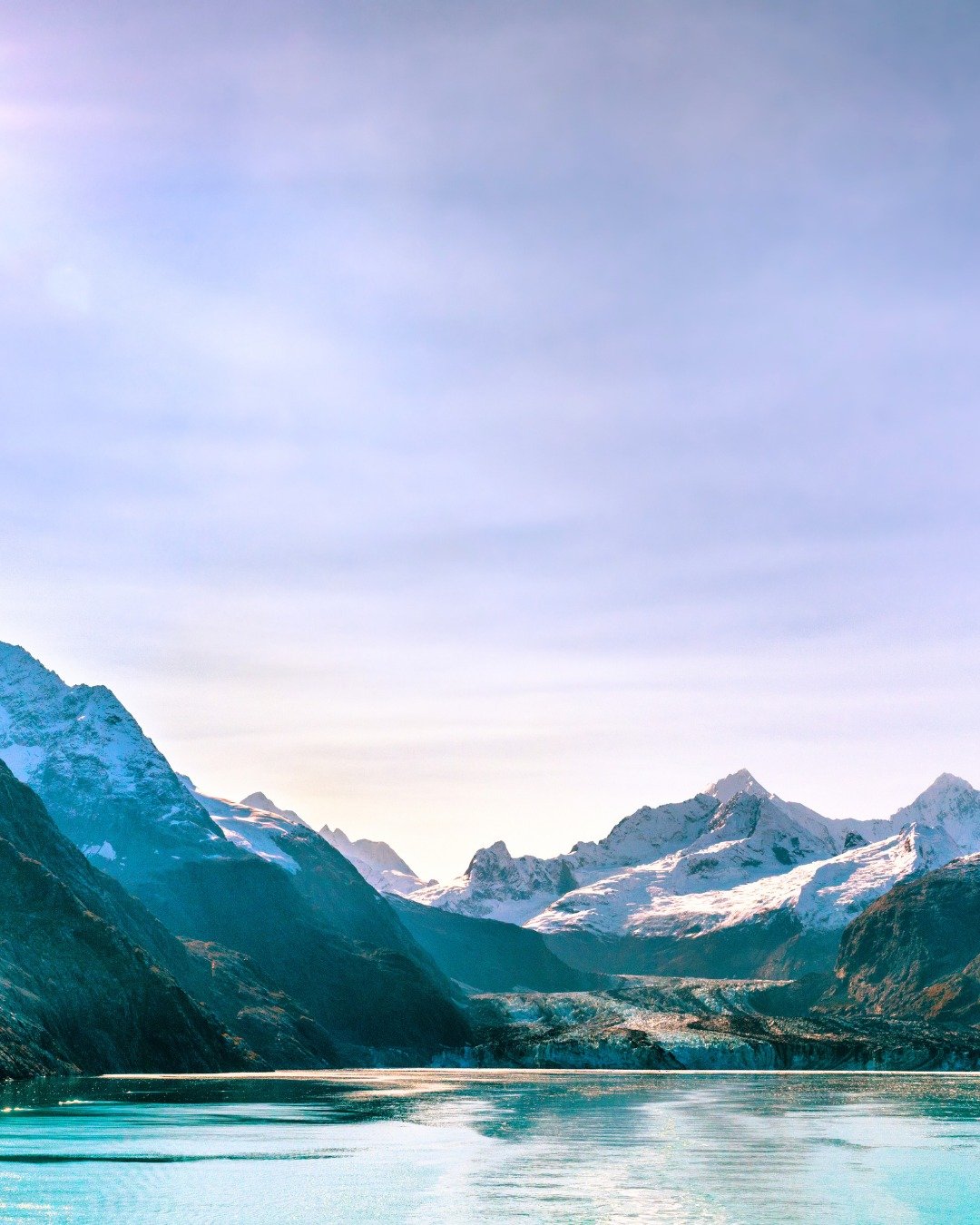 We sat down to plan our family summer trip and chose ALASKA! π»
β‘ Swipe to see a glimpse of our action-packed Alaskan adventure.