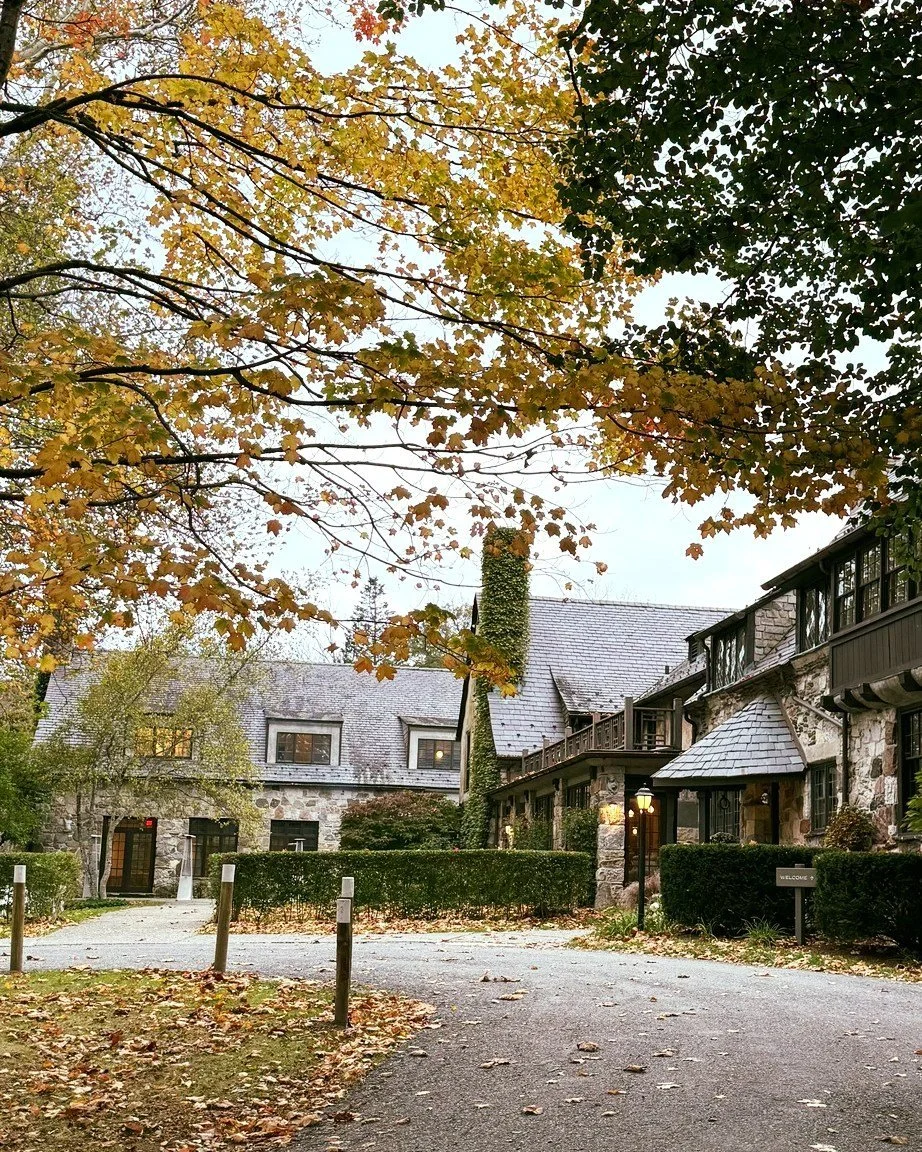 Just returned from the most magical fall escape at @troutbeck.ny  and I'm still dreaming about it! πβ¨
Picture this: A historic 250-acre estate in the Hudson Valley wrapped in autumn gold, where every corner feels like a living postcard. Crisp morni