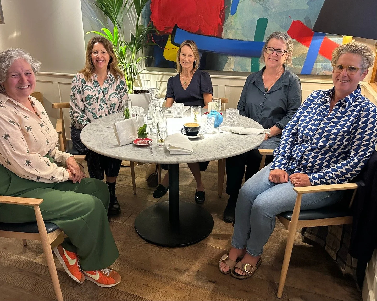 Ladies who wish they could &ldquo;Lunch&rdquo; more&hellip; what a treat it always is to get together! This lane near where we used to live still feels like a little slice of home, and I love catching a glimpse of it from the train to Hitchin. One of