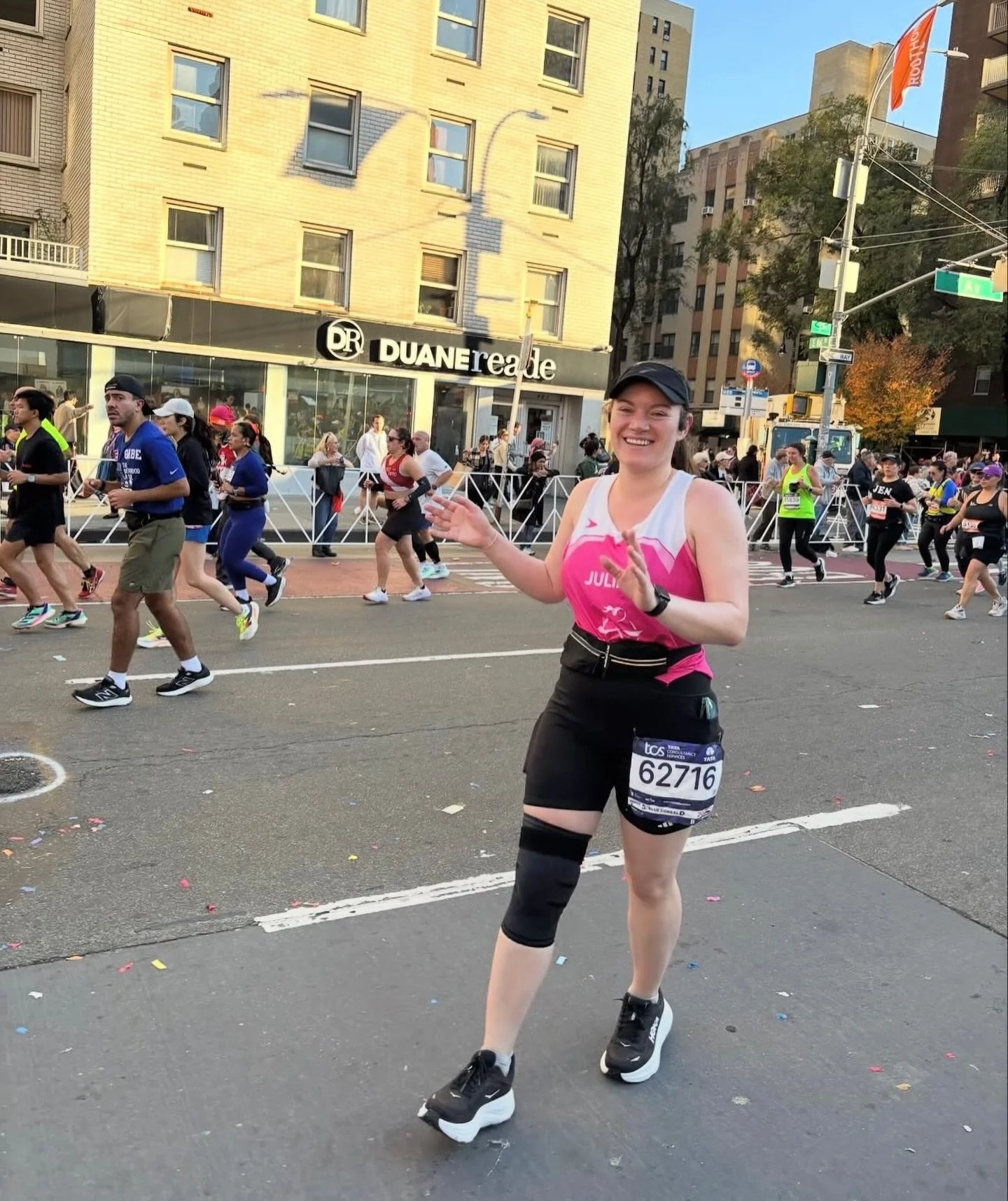 So PROUD of Julia!!! A week ago she ran in the NYC Marathon (w/ an injury I will add, which took a lot of extra courage)&hellip; KIDOS!!! 🎉🎉