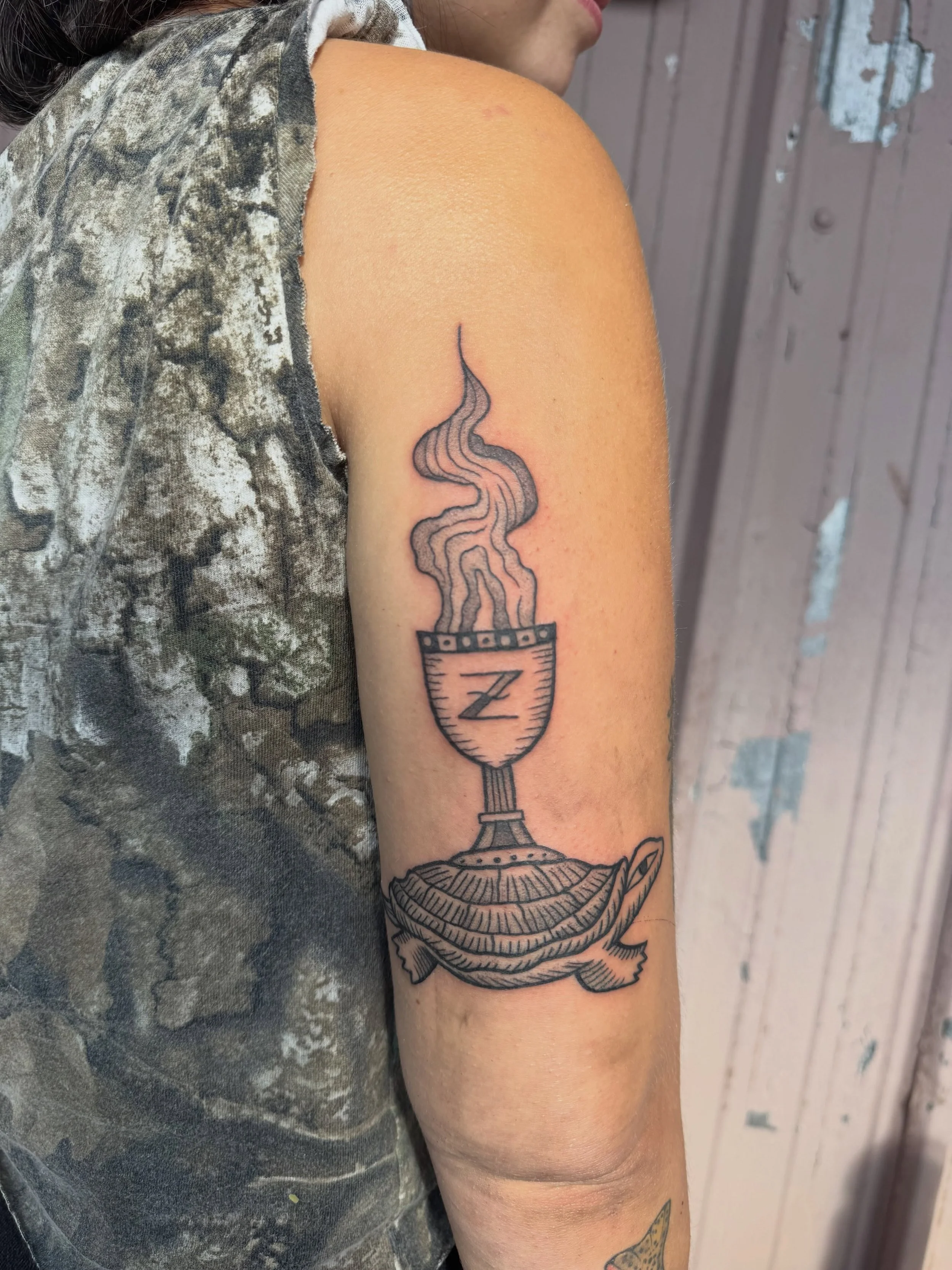 A Turtle, a goblet, a &ldquo;Z&rdquo;. Thanks again @danni_outside
Loved tattooing this one for you. Also check out Dani&rsquo;s prints! This piece was inspired by one of them.