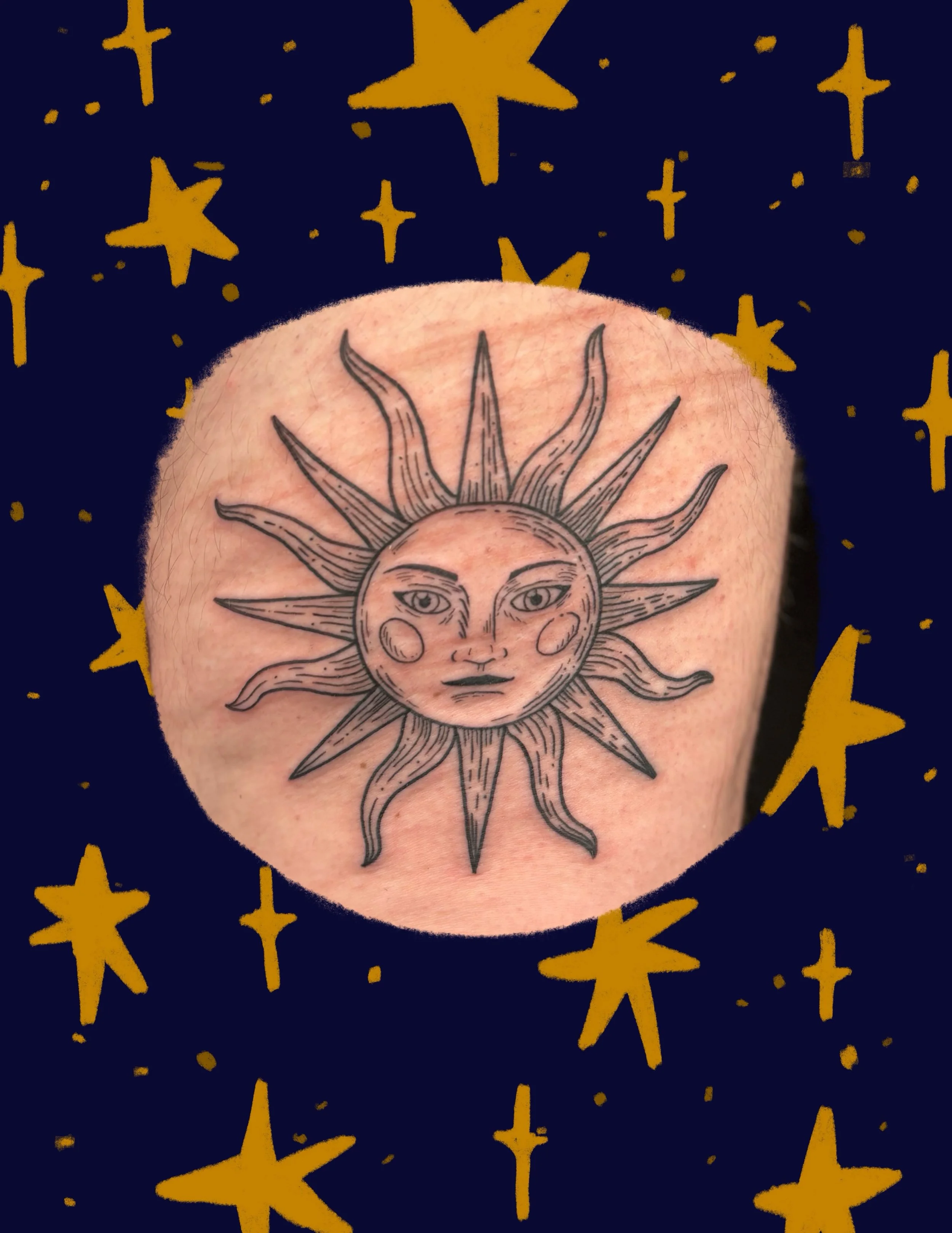🌞🌛✨ 
So stoked on this matching sun and moon! 
Would love to play around more with this style ⭐️ 

#celestial #celestialtattoo #sunandmoontattoo #vintagesunandmoon #vintagestyle
