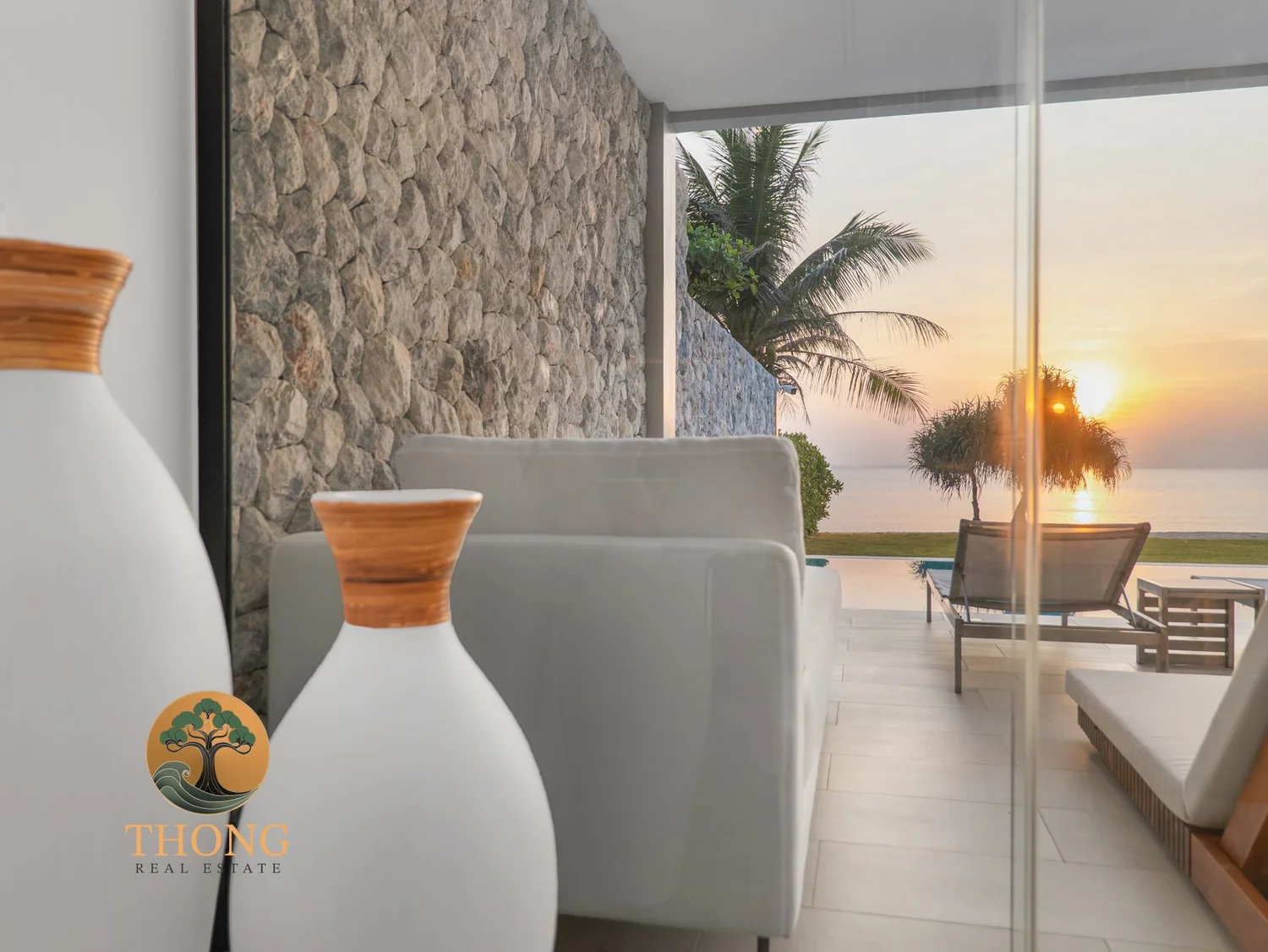 Villa Aurelia pool facing the ocean
