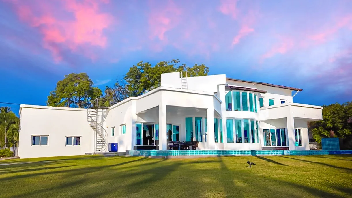 ULTIMATE LUXURY LIVING  THE OCEAN MEETS ELEGANCE