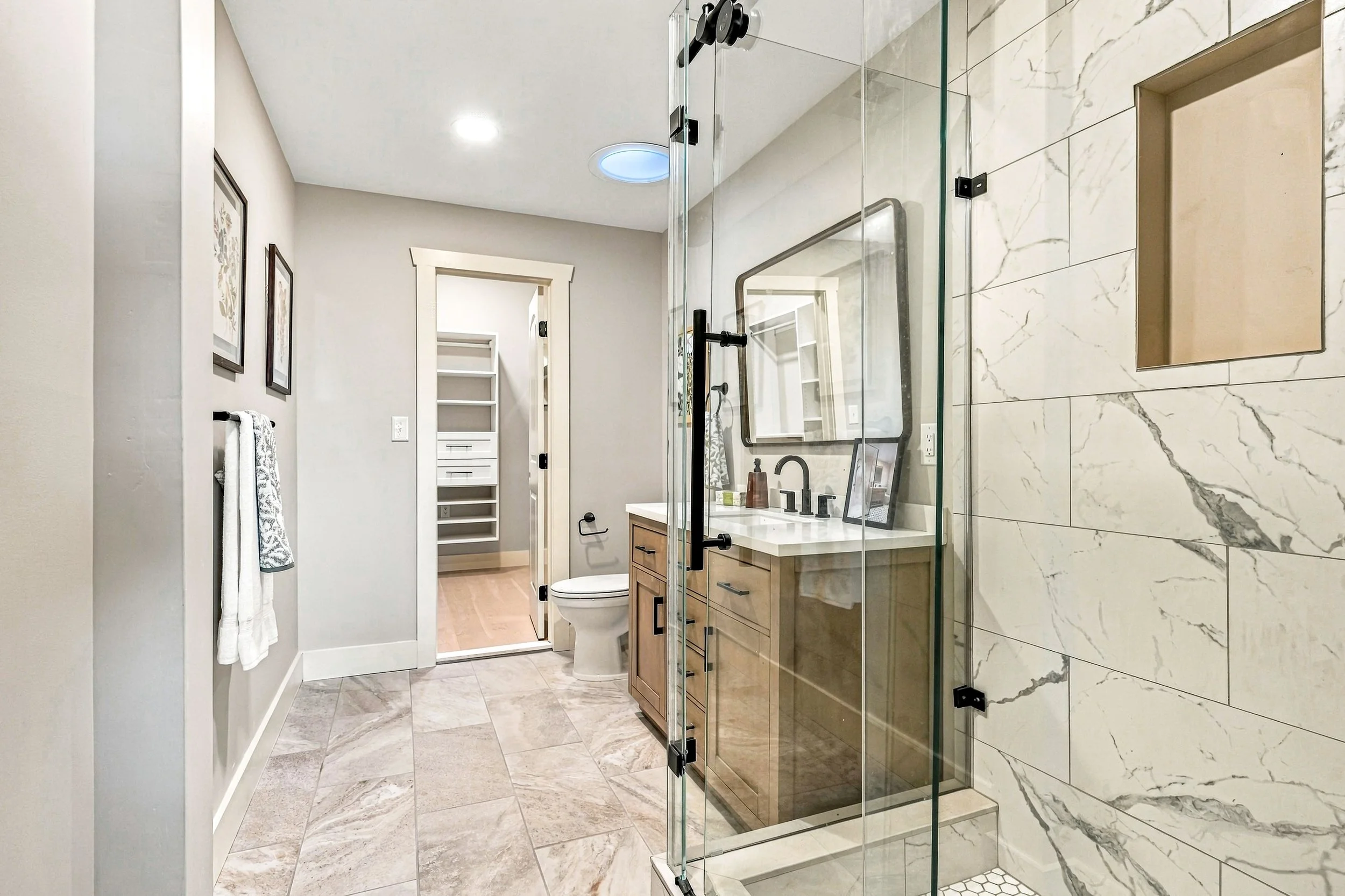Primary Bath to Closest.jpg