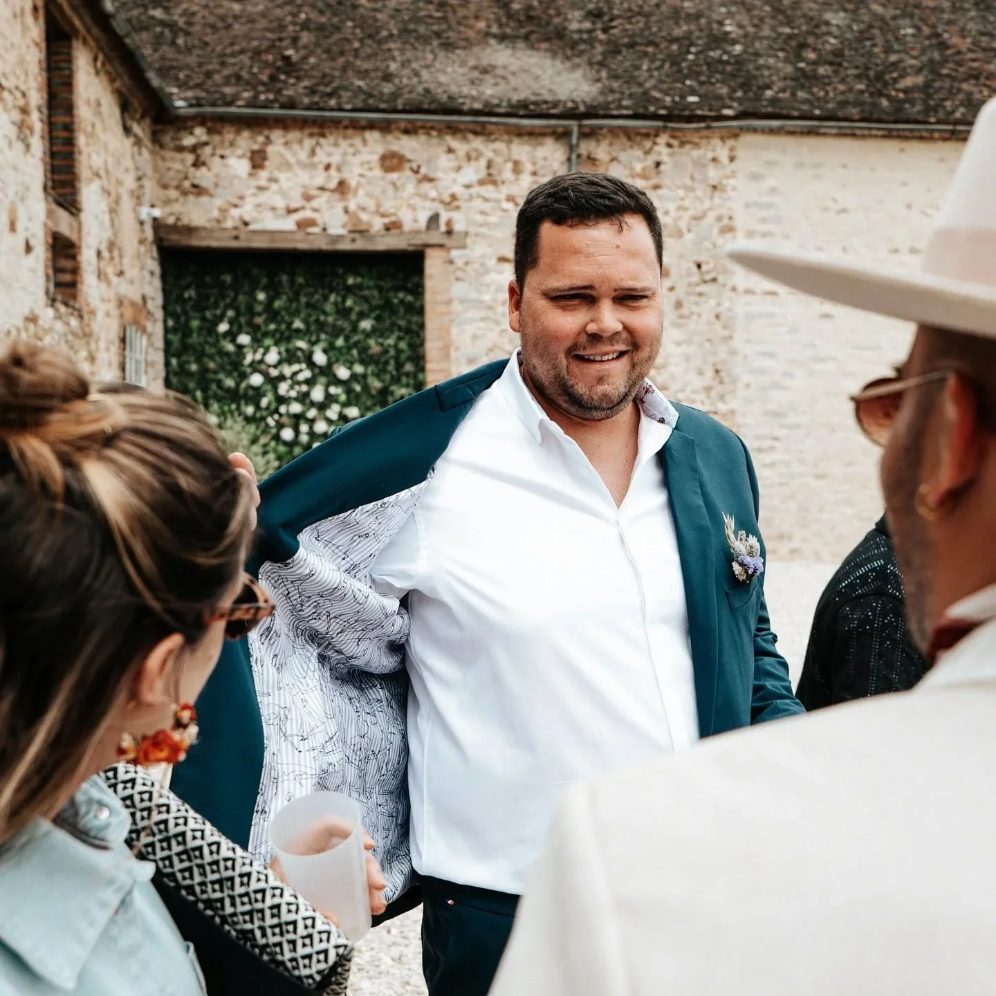Parfois, j&rsquo;ai l&rsquo;impression que mes clients sont plus fiers de leur doublure&hellip; que de leur costume. 😄

Et honn&ecirc;tement ?
Je les comprends.

Parce qu&rsquo;une doublure, c&rsquo;est un peu le d&eacute;tail qui est choisi d&rsquo