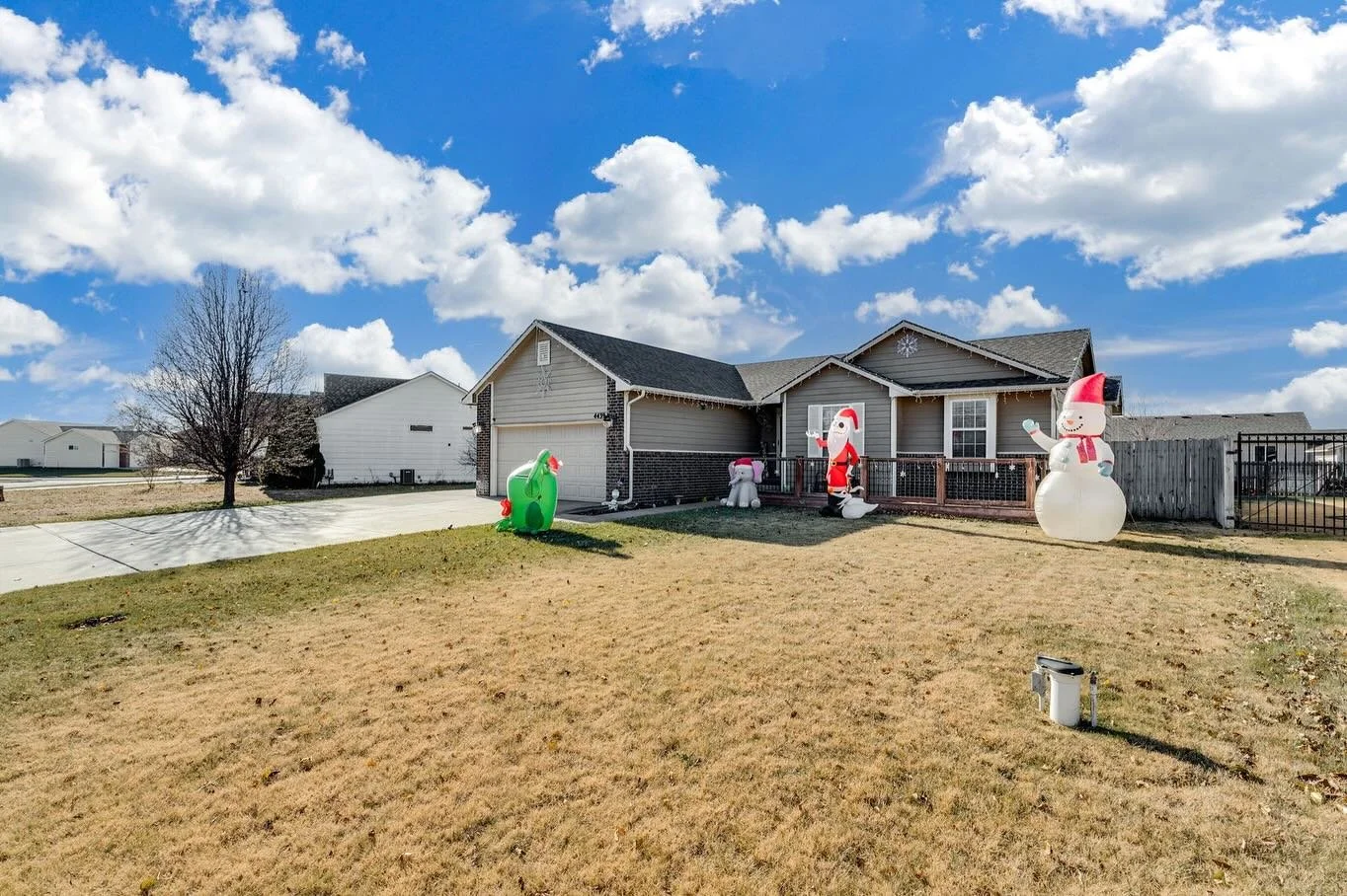 4439 S Saint Paul St! Open today, Sunday 1/4 from 2pm-4pm! Come by and take a look at this lovely 5 bedroom, 3 bathroom home with a 2 car garage at an affordable price. It&rsquo;s in the Haysville school district and is in a great neighborhood with N