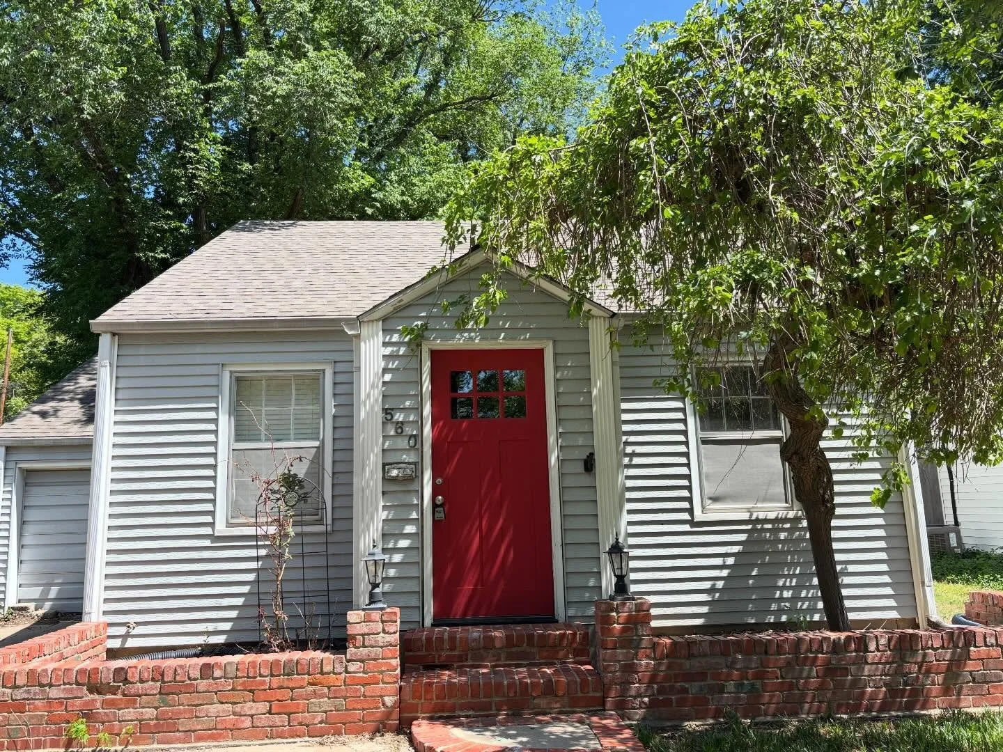 The calm before the listing goes live&hellip; this 2 bedroom 1 bathroom east side home with tons of character, close to college hill and US-400 goes live tomorrow. More to come! #calmbeforethestorm #homesweethome #realtor #realestate #newhome If you 