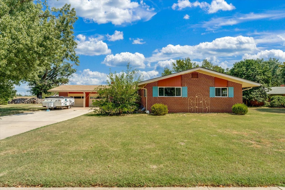 1610 W 34th St N, Wichita, KS 67204