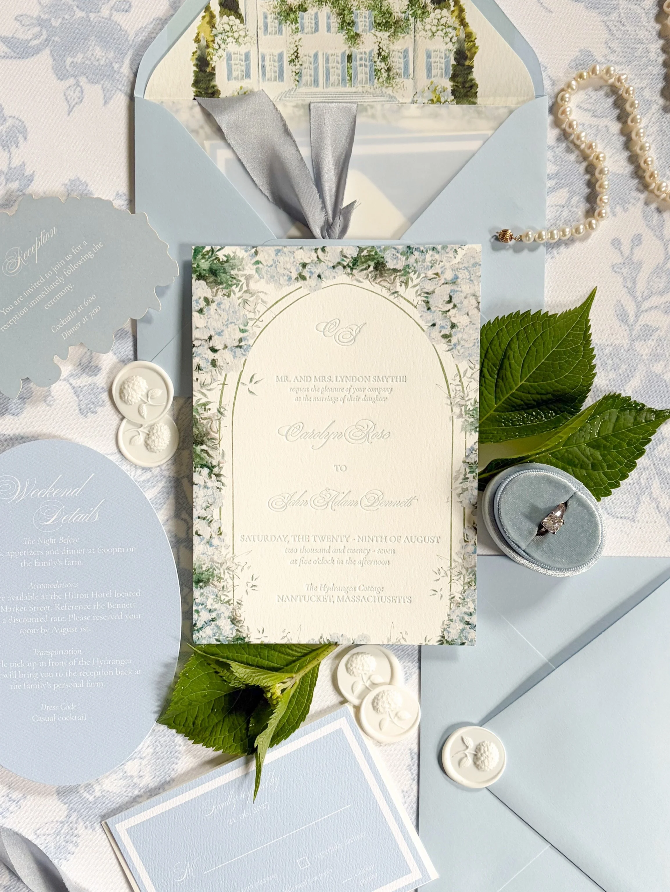 When the bride asks for something classy, elegant, and refined ✨ 

#wilmingtonnorthcarolina #southerneastcoast #hydrangeas #lightblue #classyweddings