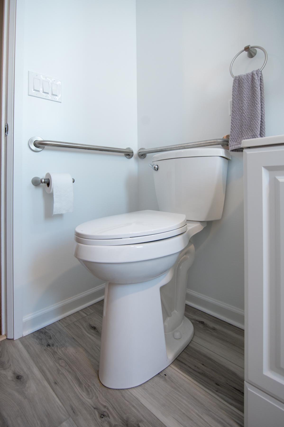 bathroom-mp-ada-05.jpg