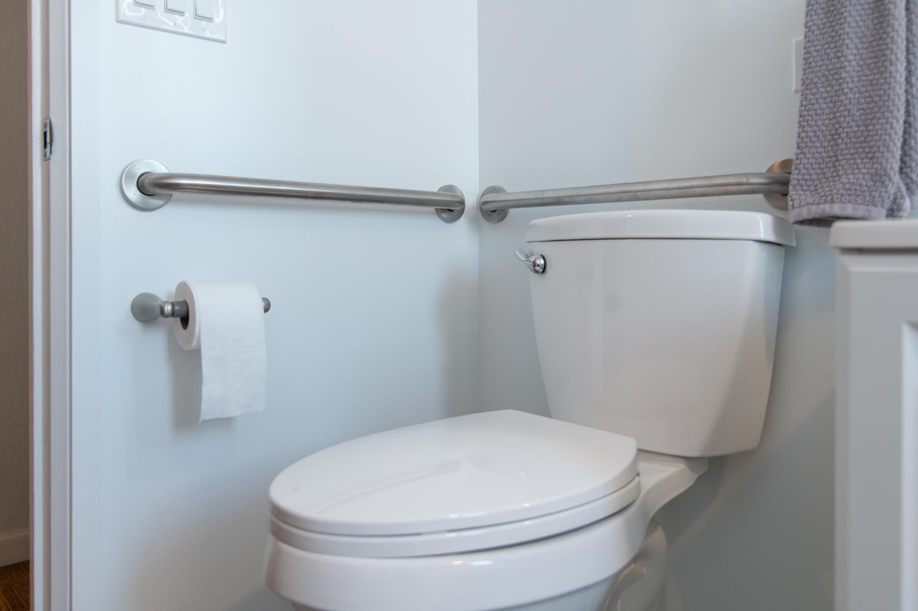 bathroom-mp-ada-06.jpg