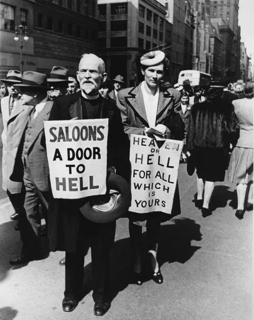 Saloons A Door To Hell, 1944