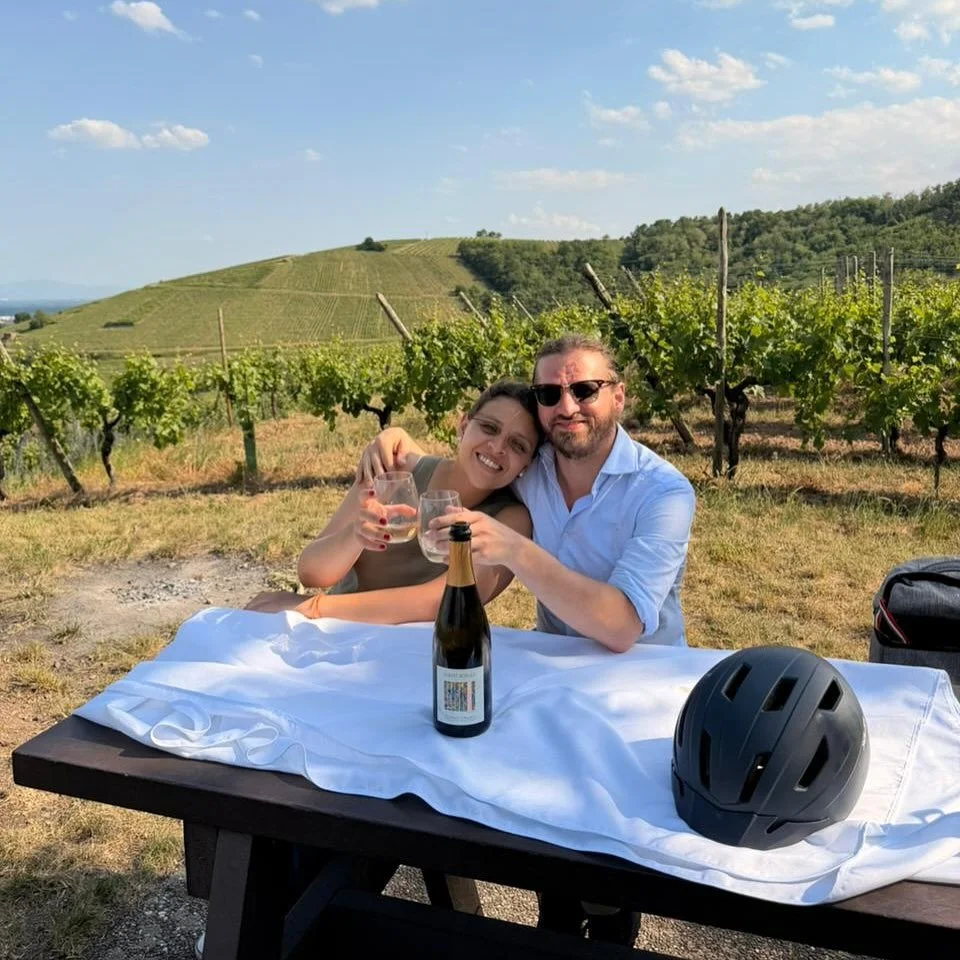 Nothing better than making people happy 😊 and of course, sharing all I know about Alsace wines and our Grand Crus! 😍 - thanks @bkohn90 and Sofia! La pasamos de primera 🇲🇽!

#ebikeadventures #ebiketours #alsacemylove #alsacefrance