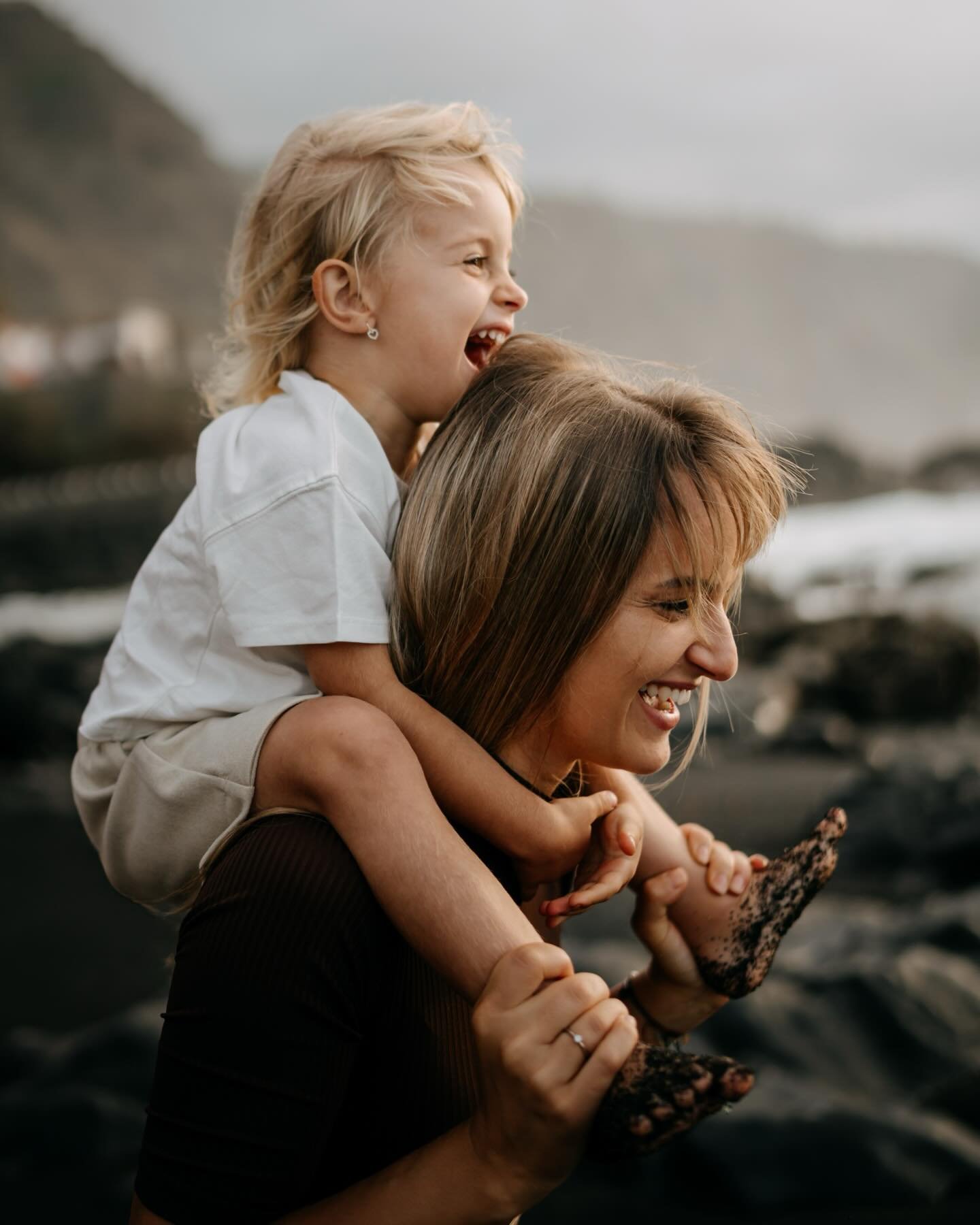 Tenerife a tato kr&aacute;sn&aacute; rodinka 🧡 

#fotografkabrno #fotograf #focenitenerife #rodinnyfotograf #rodinnefoceni