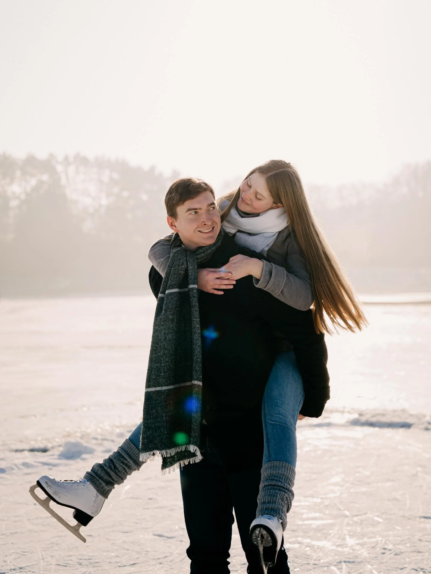 Když po tolika letech zamrzne přehrada, tak se toho mus&iacute; využ&iacute;t. 😍⛸️

Devět r&aacute;no, venku -8, ale neb&aacute;li jsme se toho. 🥶 D&iacute;ky tomu mohly vzniknout takhle hezk&eacute; vzpom&iacute;nky na jeden obyčejně neobyčejn&yac