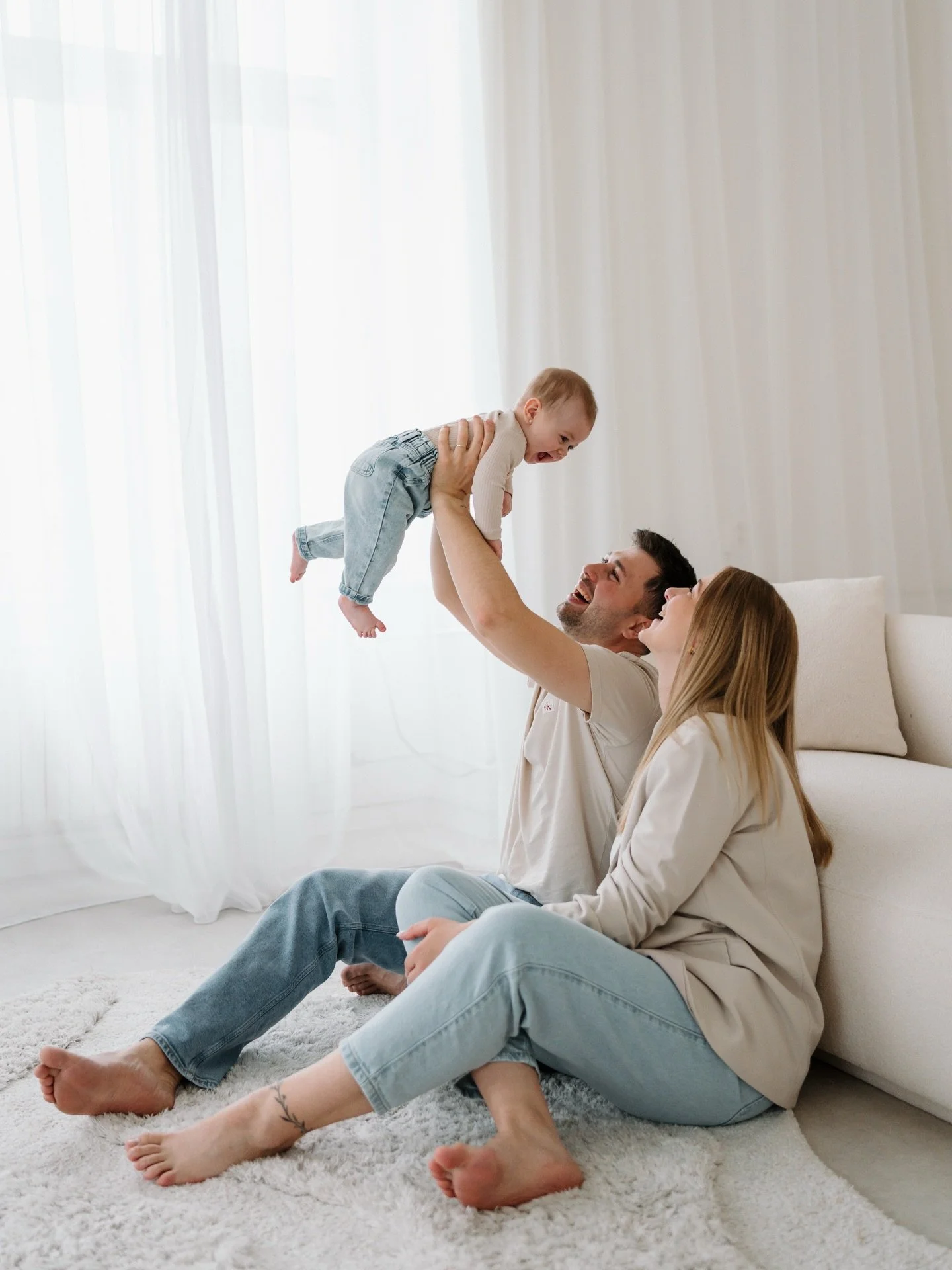 Můj nejv&iacute;c vysm&aacute;t&yacute; klient 🧡

Tahle kr&aacute;sn&aacute; rodinka za mnou při&scaron;la na jarn&iacute; minifocen&iacute; a během chvilky jsme zvl&aacute;dli nafotit tolik kr&aacute;sn&yacute;ch fotek, že jen těžko vybrat tu nejle