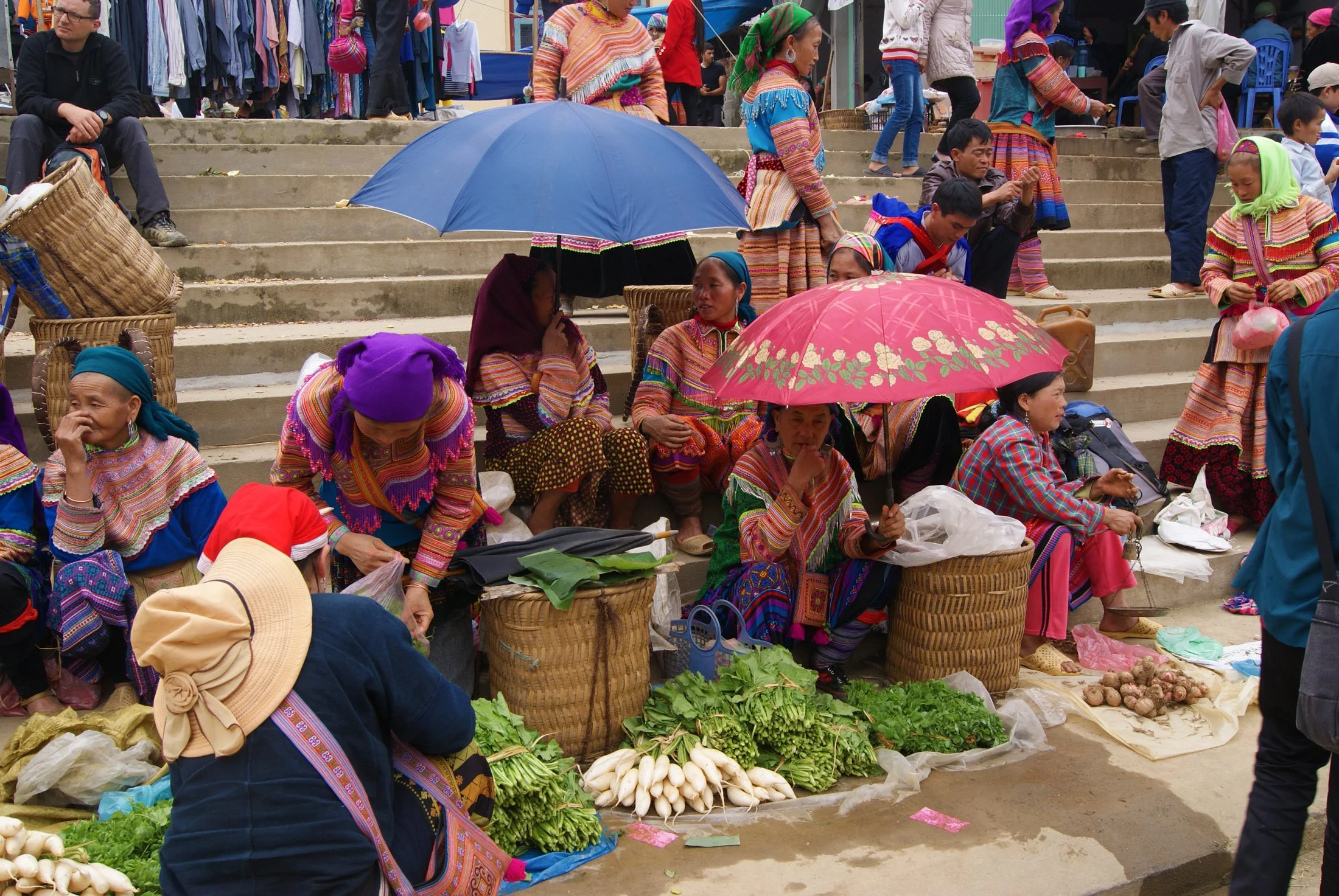 Bac-Ha_Sunday_market,_Vietnam_-_20131027-14.jpg