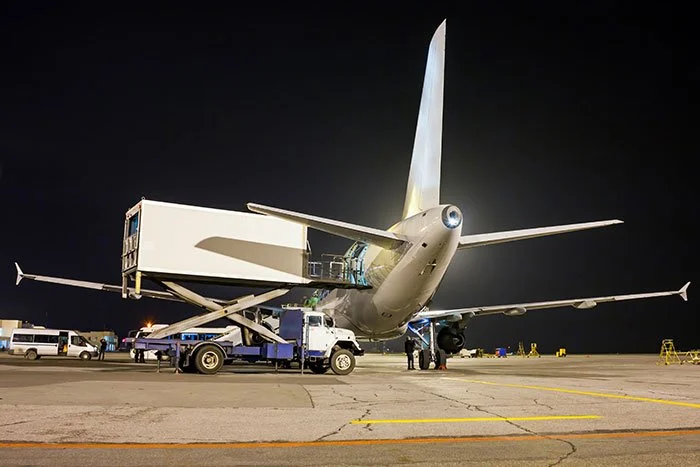 ground-handling-airliner-night.jpg