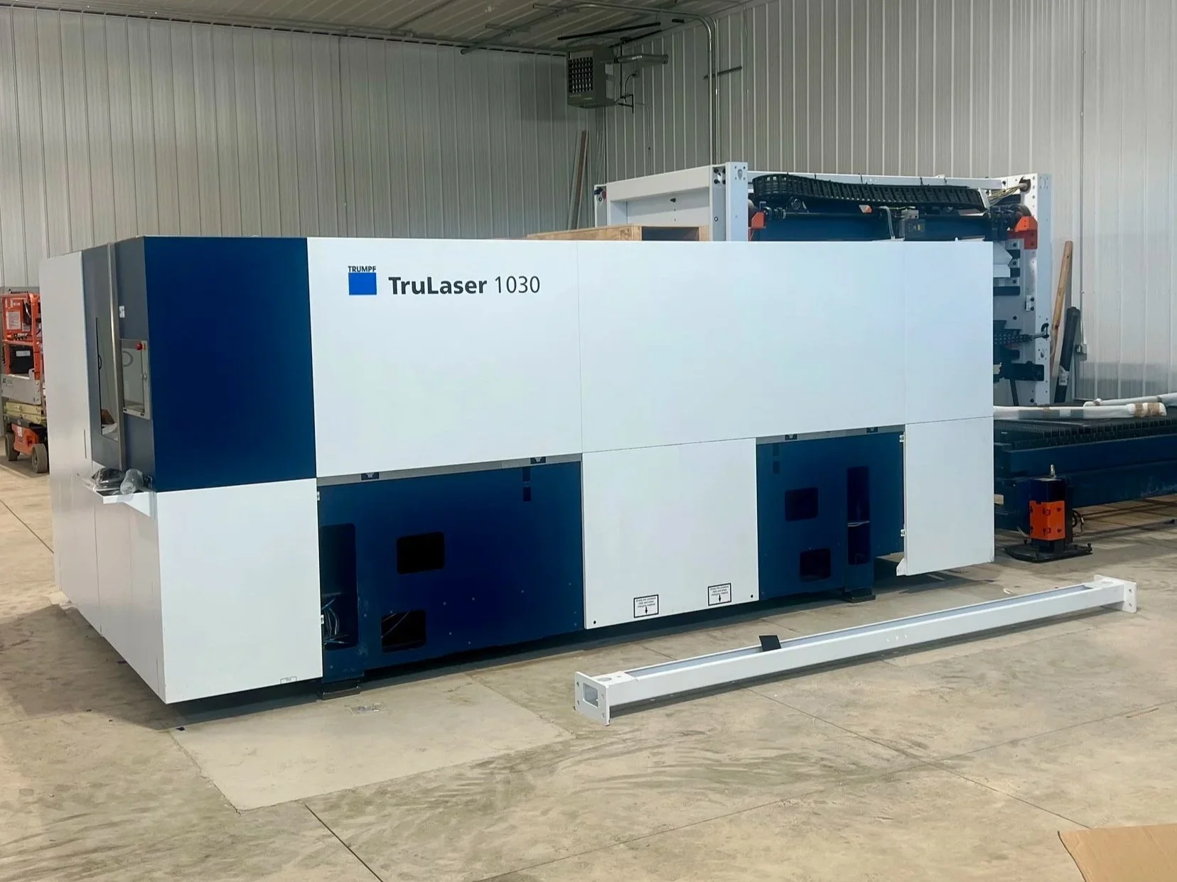 TRUMPF TruLaser 1030 fiber laser with integrated automation at Fine-Line Fabrications in Wisconsin