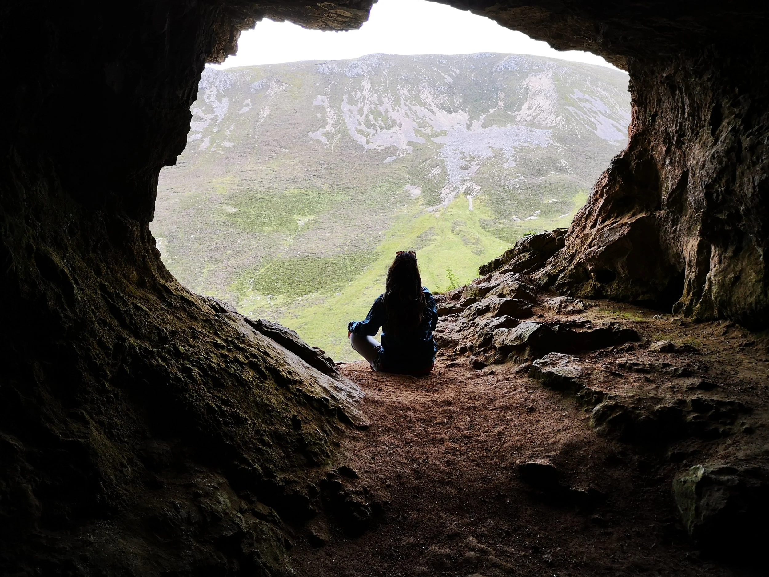 LOS SUSURROS DEL SILENCIO