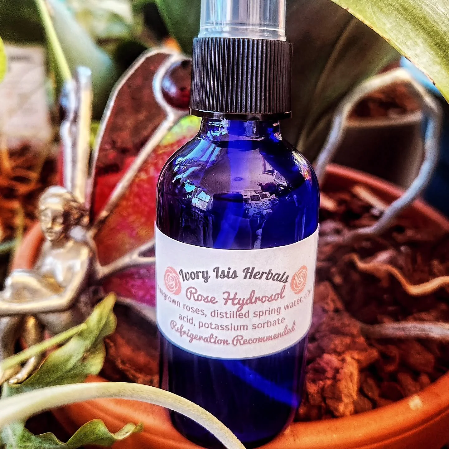 Did you know that..
🌹 My hydrosols contain only four ingredients?
🌺  Hydrosols are great for your skin health?
🌸 Hydrosols provide natural anti-inflammatory and antibacterial benefits?
 🌷 Hydrosols can be used as facial toners, hair sprays, linen