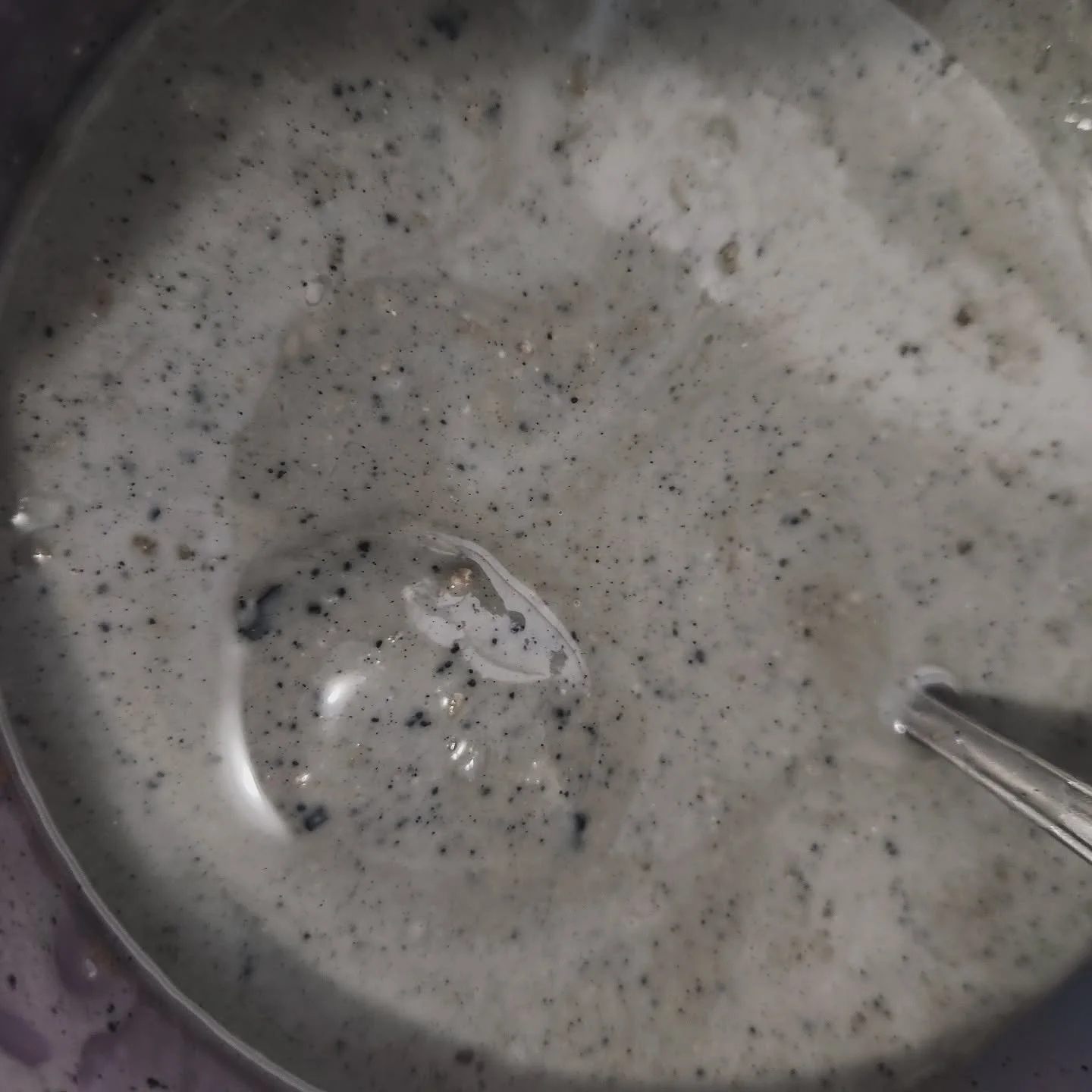 I made some armpit detoxing paste today, and I thought I'd share how to make this for yourself.
This is my recipe:
* 1 1/2 cups Coconut Oil
* 1 cup Arrowroot Powder
* 1/2 cup Bentonite Clay
* 1/2 cup Kaolin Clay
* 1 Tbsp finely ground Activated Charc