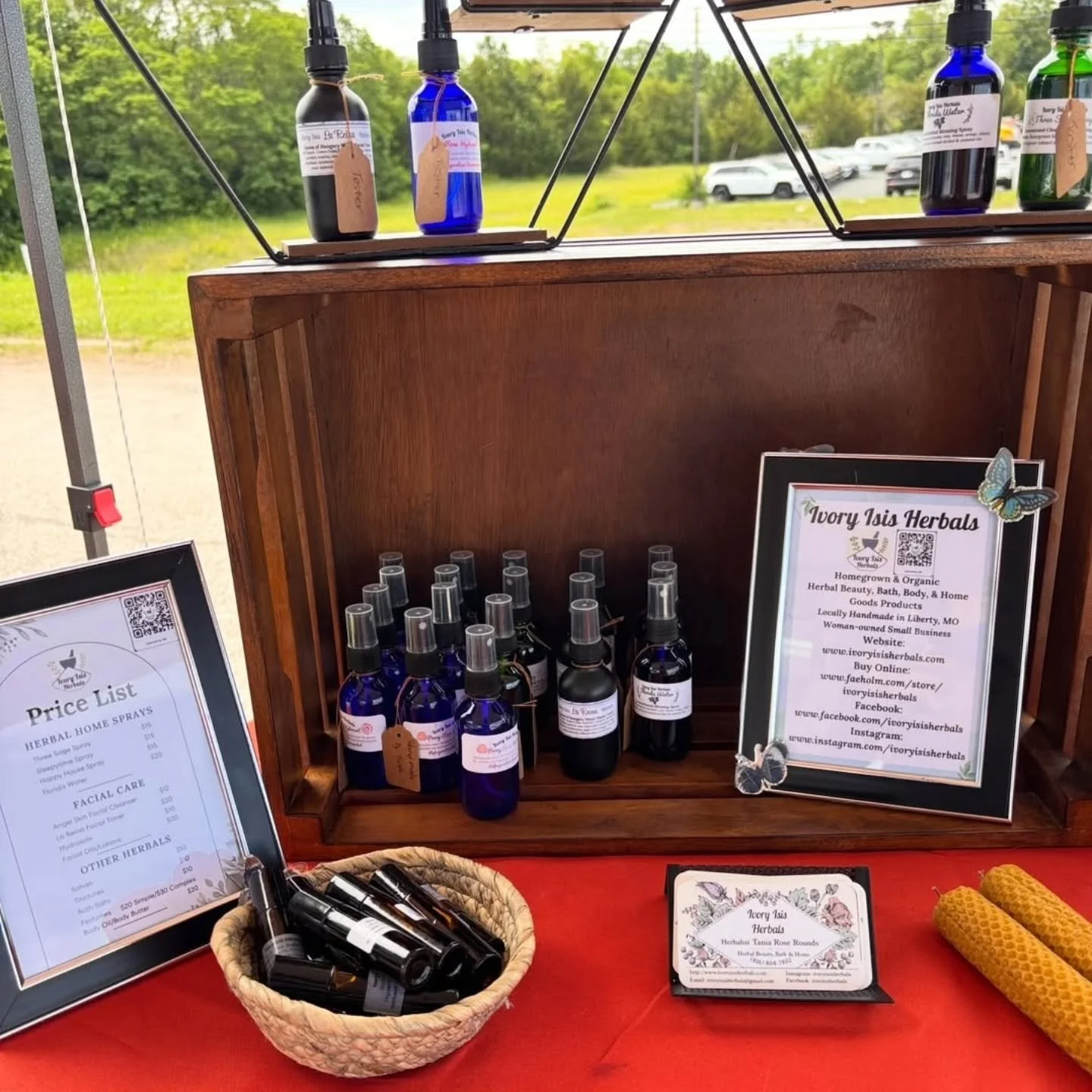 This year we're partnering with Hannah at @bodarkridgefarm to give you more spots to buy our products! I like saying our as if this company is run by more than one person. 🤣😂
Nope, it's a tiny one-woman led micro-business, where your dollars make a