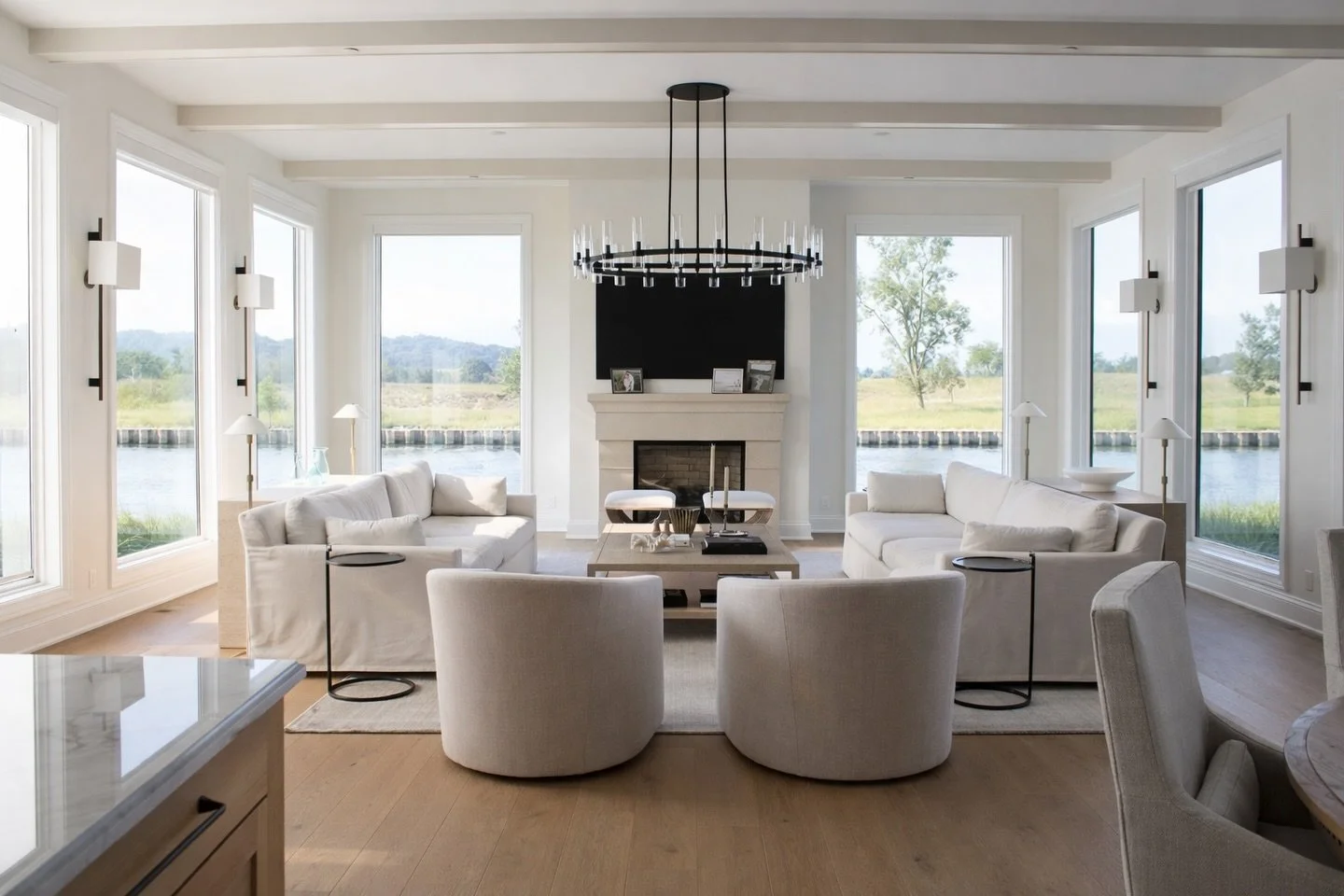 7-1/2&rdquo; European White Oak floors set a natural foundation throughout this home! A lake house designed with intention! 

Cold Brook, European White Oak- Riviera Collection 

rivershores.com 

#floors #homeinspo #lakehouse #michigan #homedesign