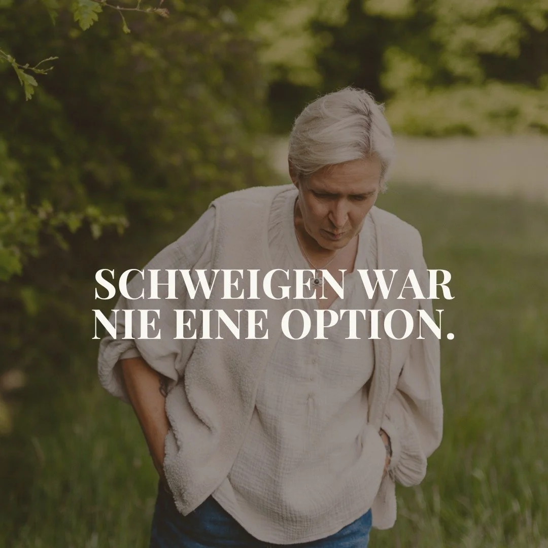 Schweigen war nie eine Option.

Ich erlebe eine Yoga-Welt, die &uuml;ber Gewaltlosigkeit spricht und gleichzeitig wegschaut, wenn Gewalt politisch und strukturell wird. Wenn Menschenrechte infrage stehen, wird Wegsehen oft als Neutralit&auml;t verkau