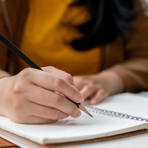 Mein neuer Blog-Artikel ist f&uuml;r euch.
F&uuml;r die YogalehrerInnen, die letztes Wochenende mit mir durch Jahrtausende Yoga-Geschichte gegangen sind &mdash; nicht linear, sondern so, wie Yoga Zeit selbst versteht: als Strom, in dem altes und neue