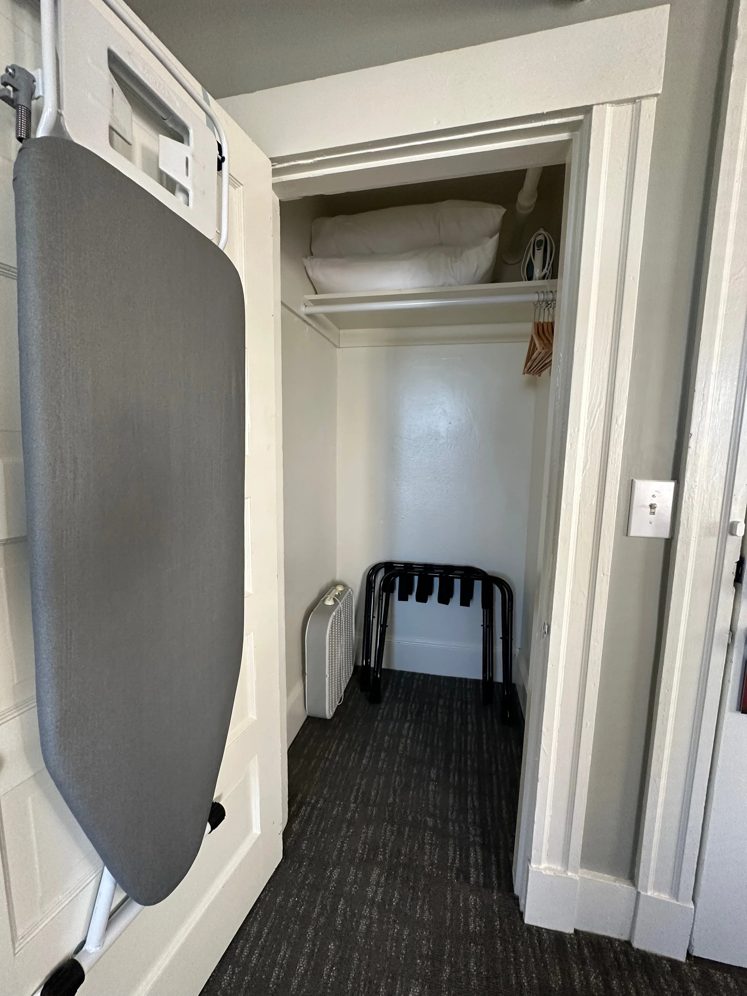 31 - Closet.jpeg