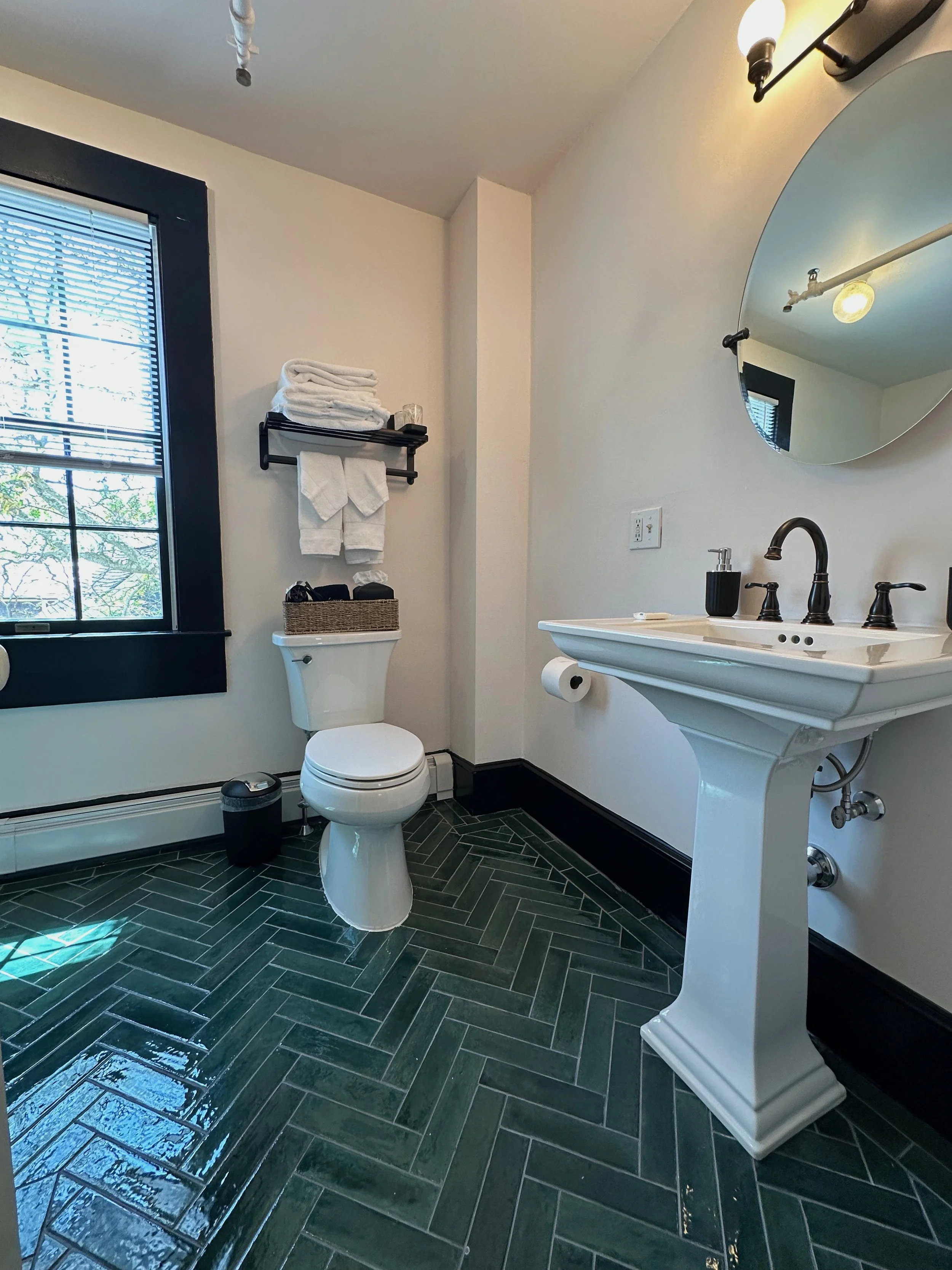 31 - Bathroom.jpeg