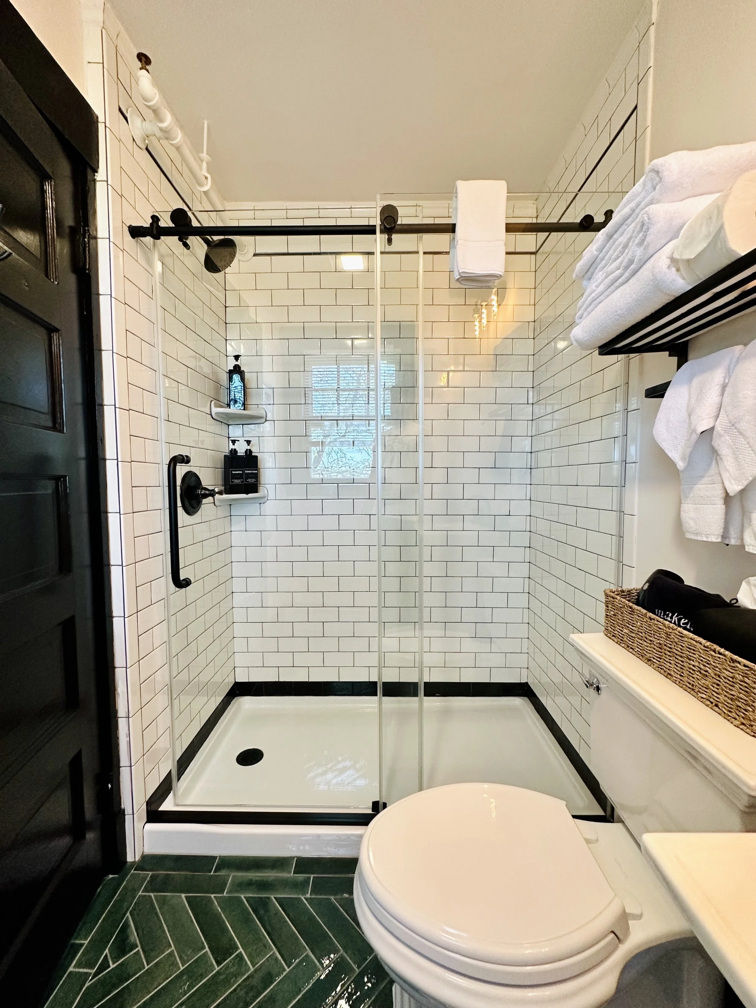 42 Bedroom shower.jpeg