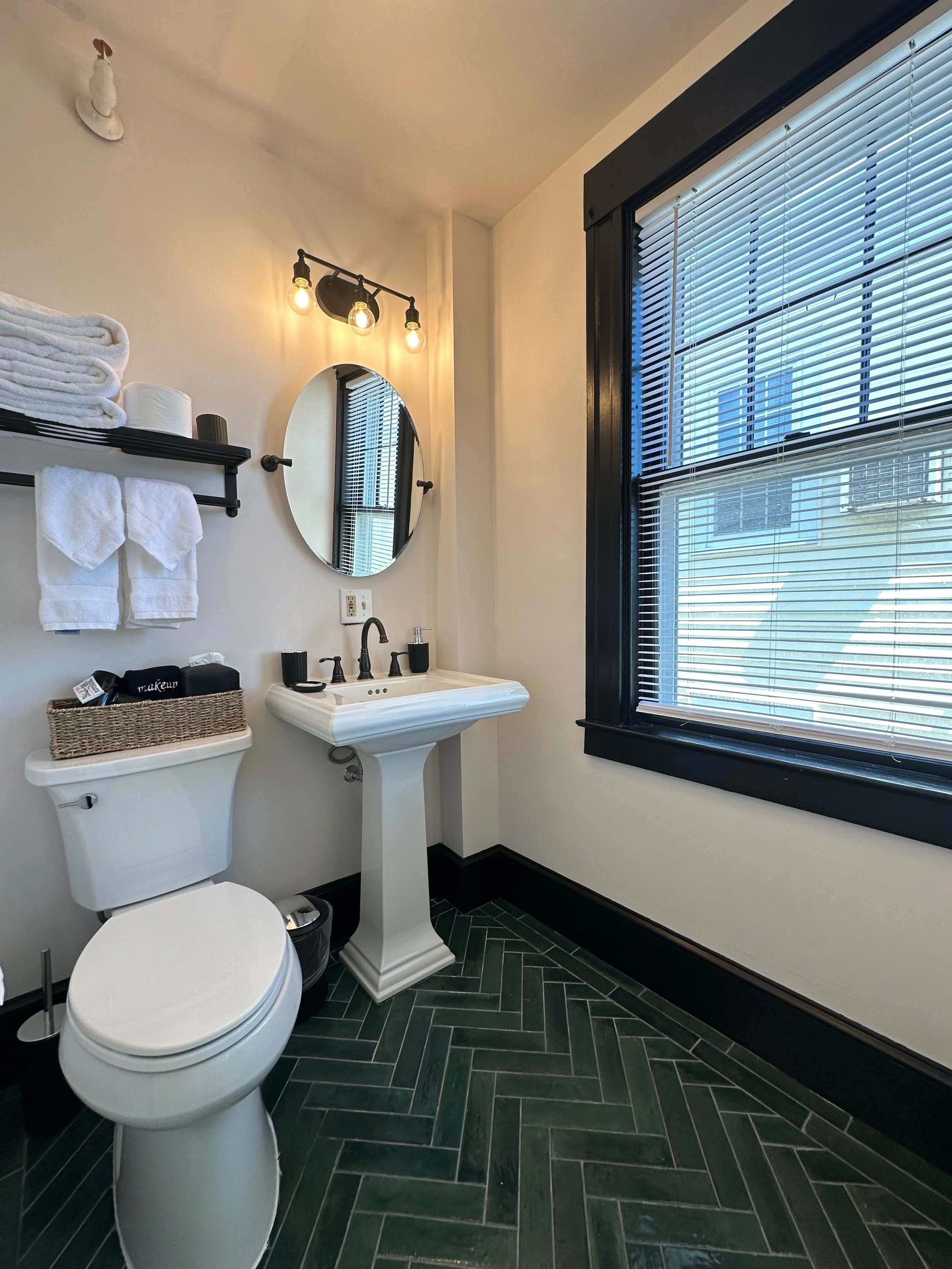 44 - Bathroom.jpeg