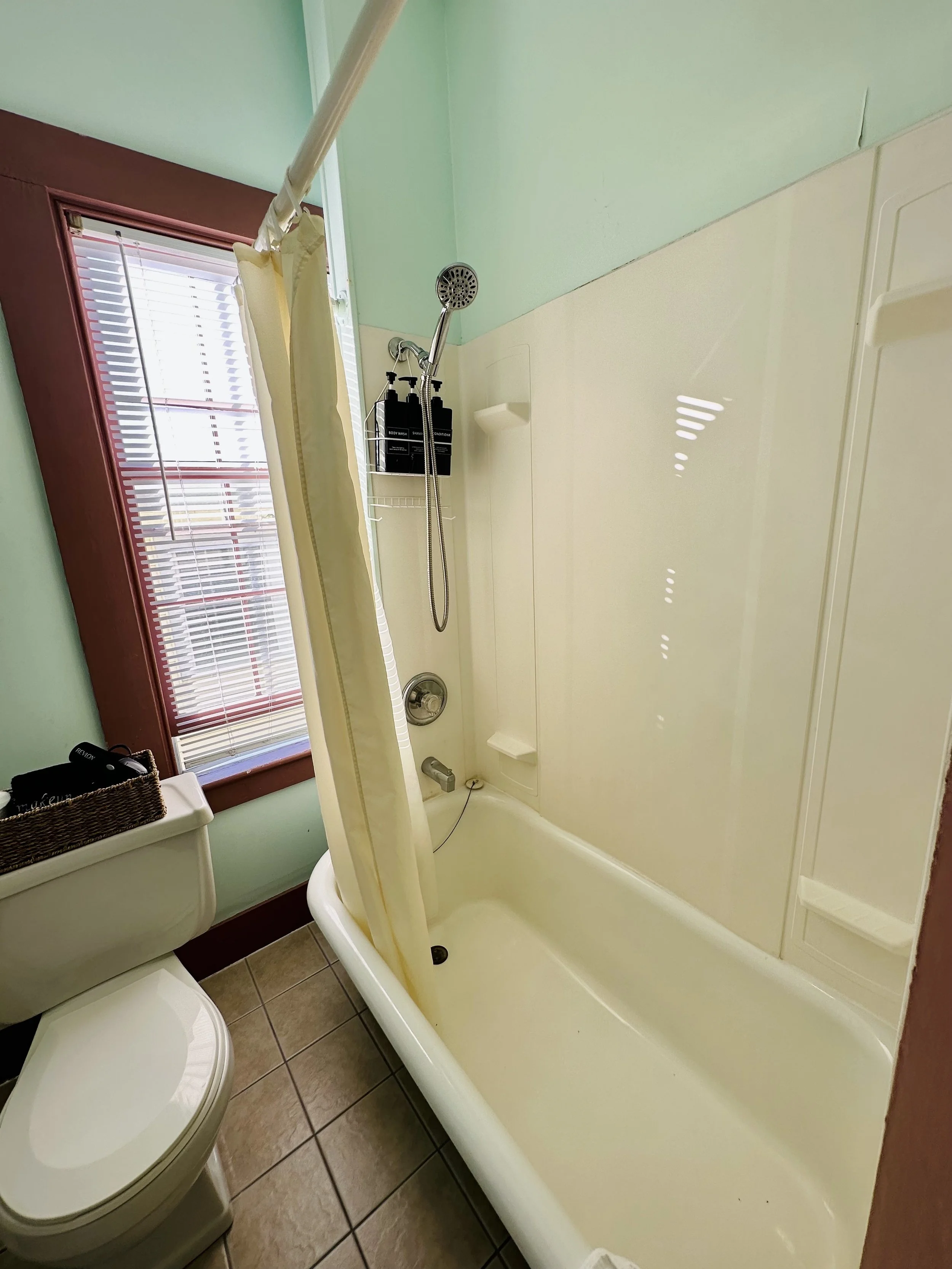 28 - Annex - SQ Red CarpetBath Shower.jpeg