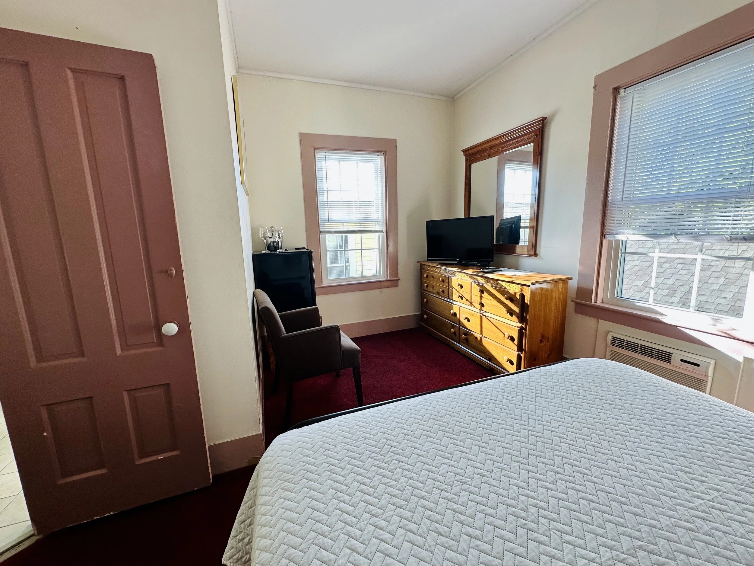 28 - Annex - SQ Red Carpet Bedroom.jpeg