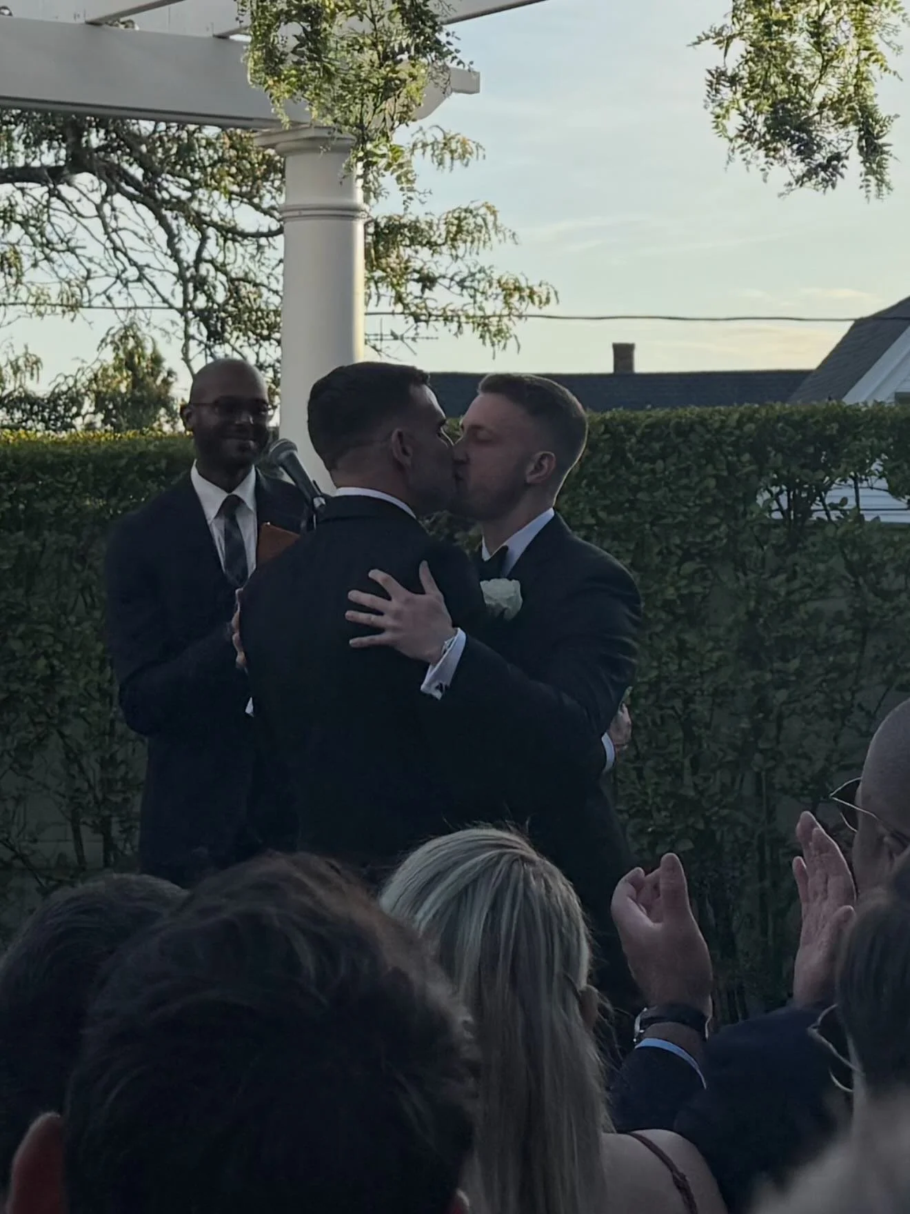 Happy 1 Year Anniversary to ˈkəzn Derek Azar @dcazar and his husband Matthew Reeps @reepsy_06 🤟🏽😍

Wedding festivities hosted at @gifford.house