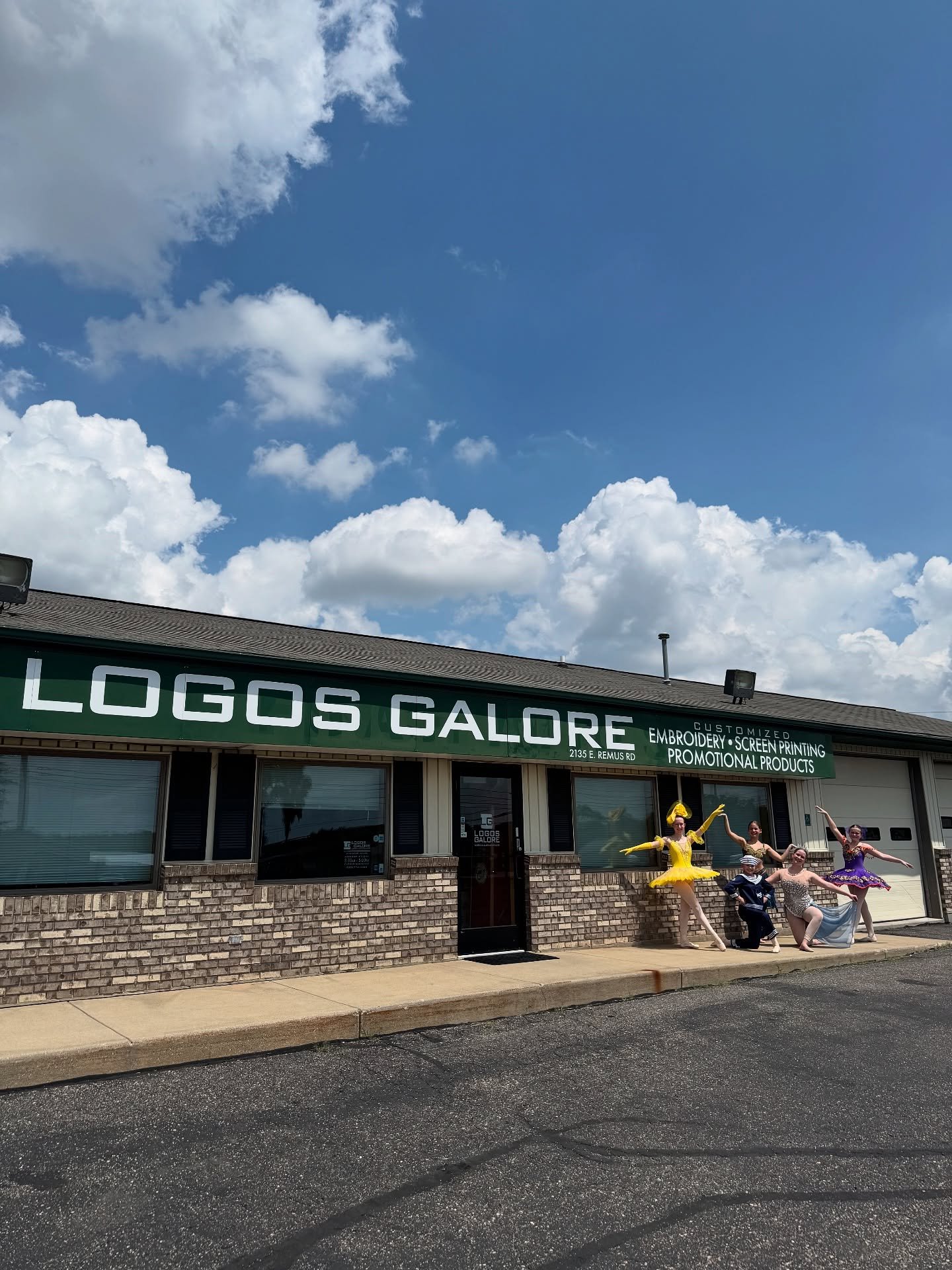 Day 4 of CHRISTMAS IN JULY! ☀️❄️ We have been having a blast trying on Nutcracker costumes!
Thank you to Logos Galore for sponsoring The Nutcracker Reimagined. We are so grateful for all that you create and do for us! ❤️
Nutcracker Reimagined audi