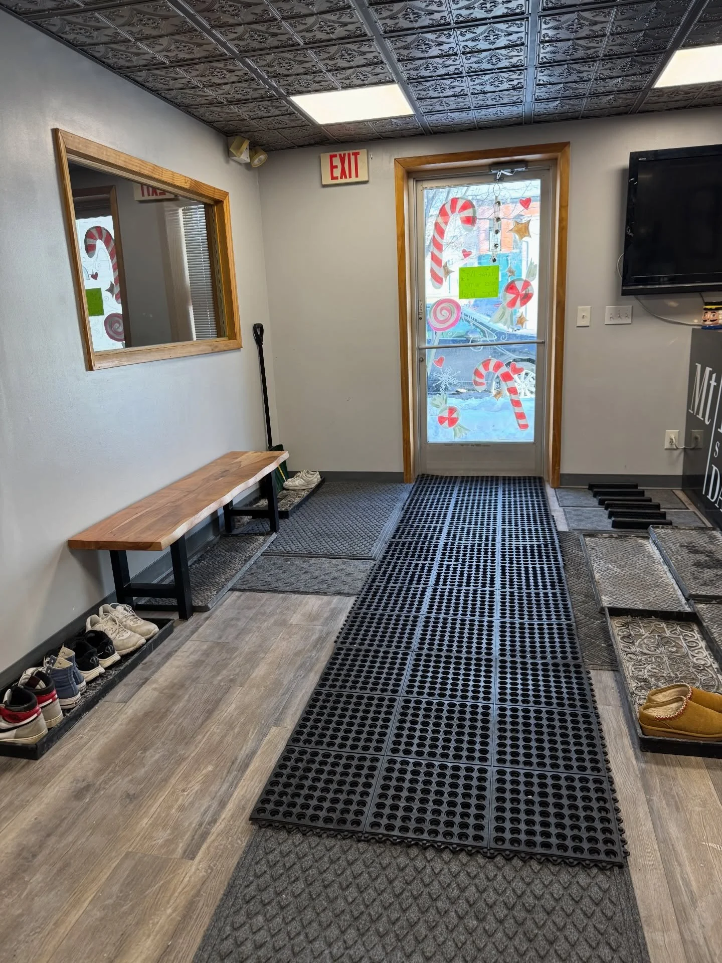 Thank you so much to the wonderful parent that helped us with our new &ldquo;Puddle Protection Remedy&rdquo; ❄️💧

We are SO grateful for our new rugs for the front entrance to ensure there are no more wet socks in dance shoes or slippery surfaces fo