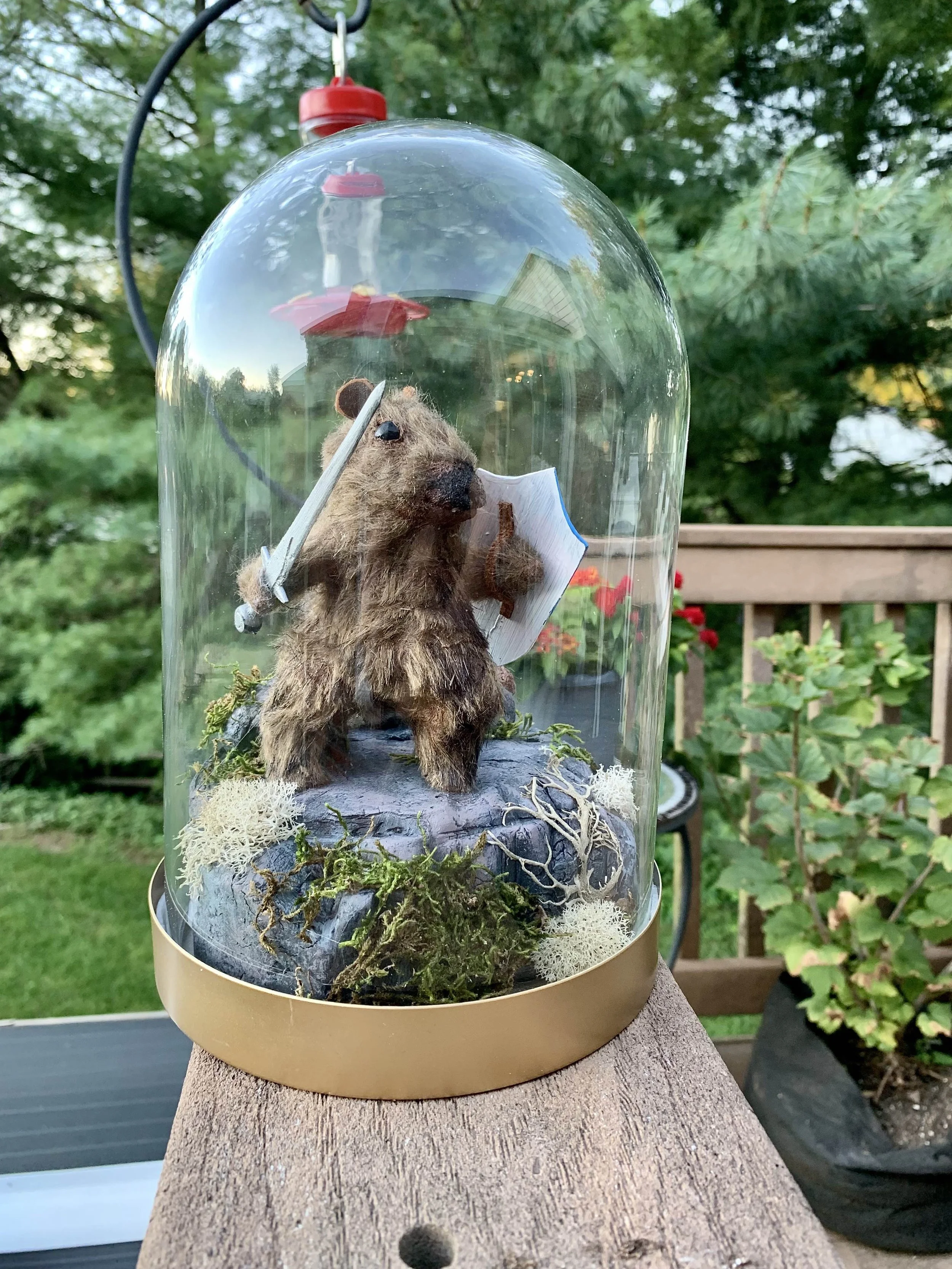 A fake rat taxidermy made to experiment with faux taxidermy techniques and fur. A personal project.