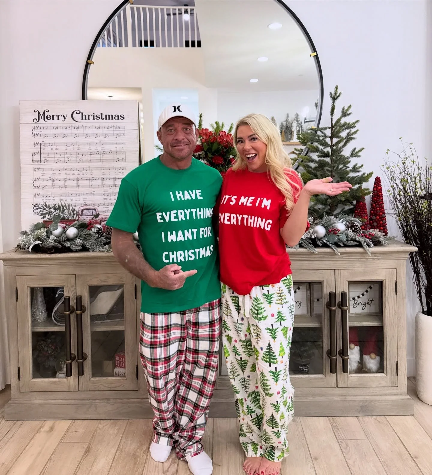 Hope you had a very Merry Christmas🎄and that your holiday was full of love, gratitude and laughter like ours was. ❤️ - the Valentines