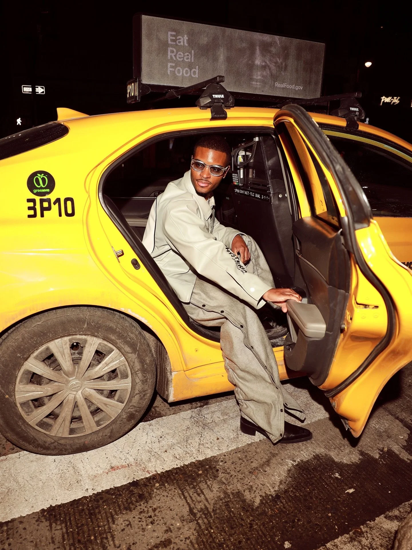 My very first NYFW 🗽🎻 Cannot believe I was able to not only attend my first fashion show ever @romeohunte, but also have the honor of playing and being dressed by @publicserv_ce for their show! Getting that call from my publicist days before the sh