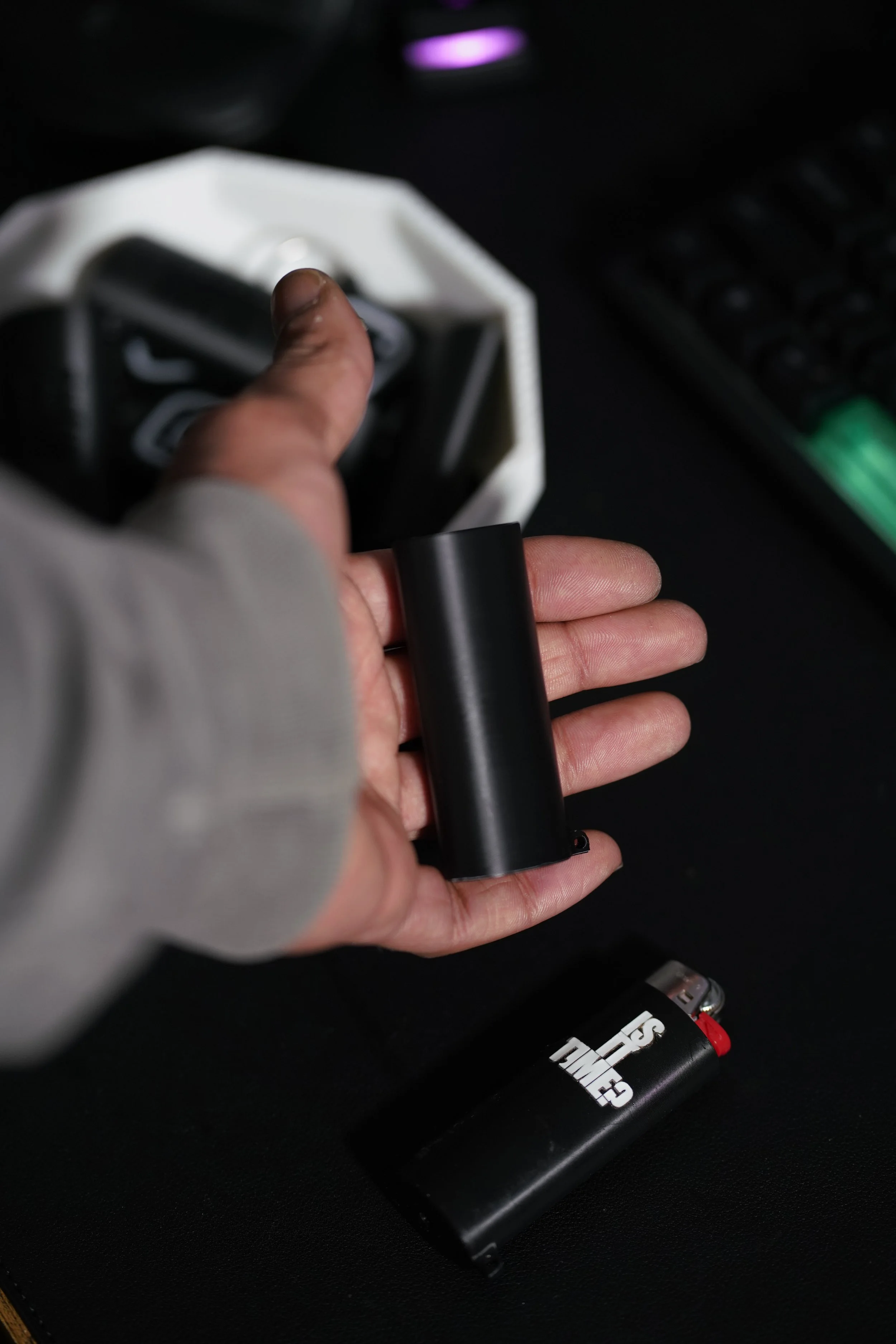 BLANK BIC SLEEVE BLACK.jpg