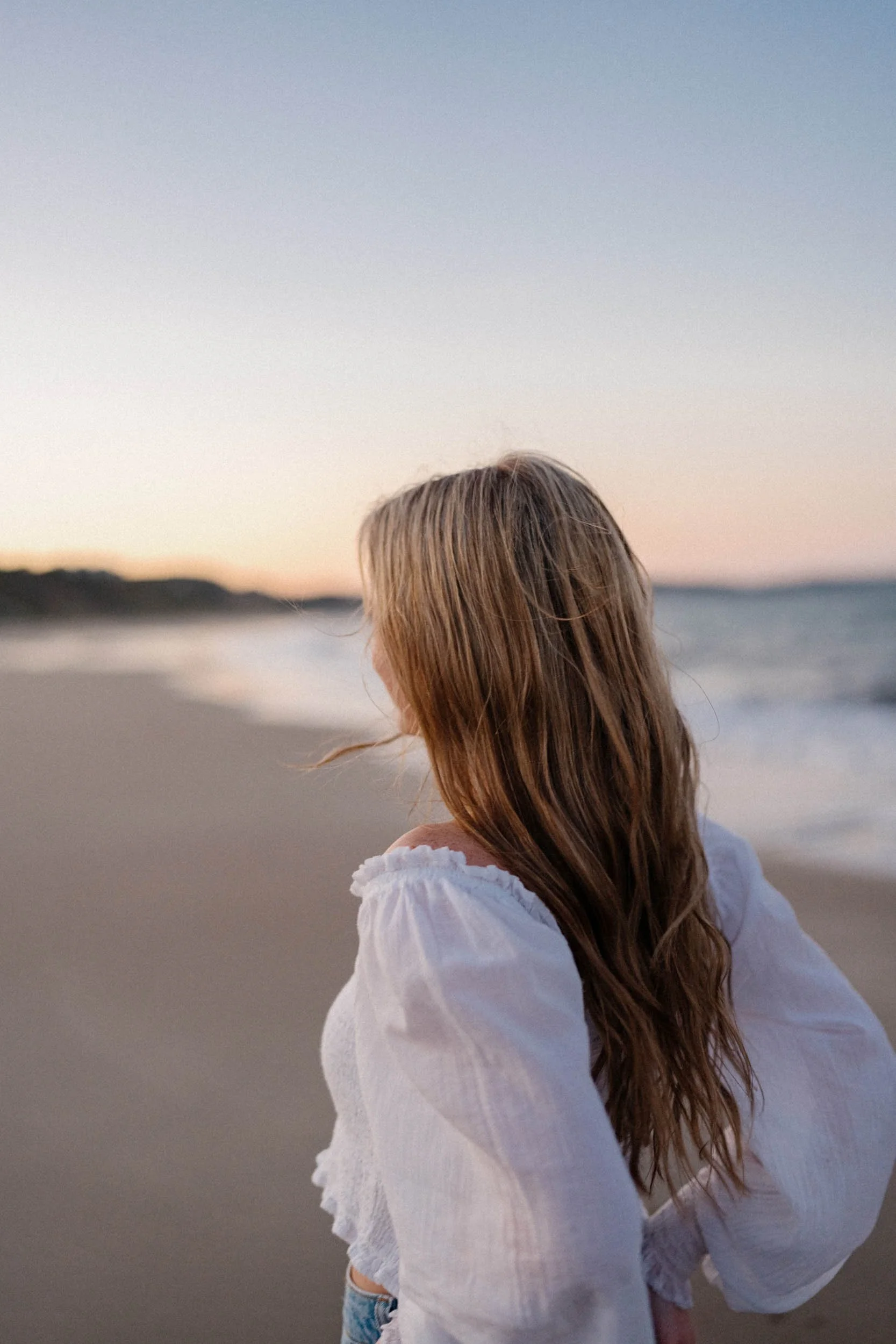 A highschool senior sunset beach photoshoot