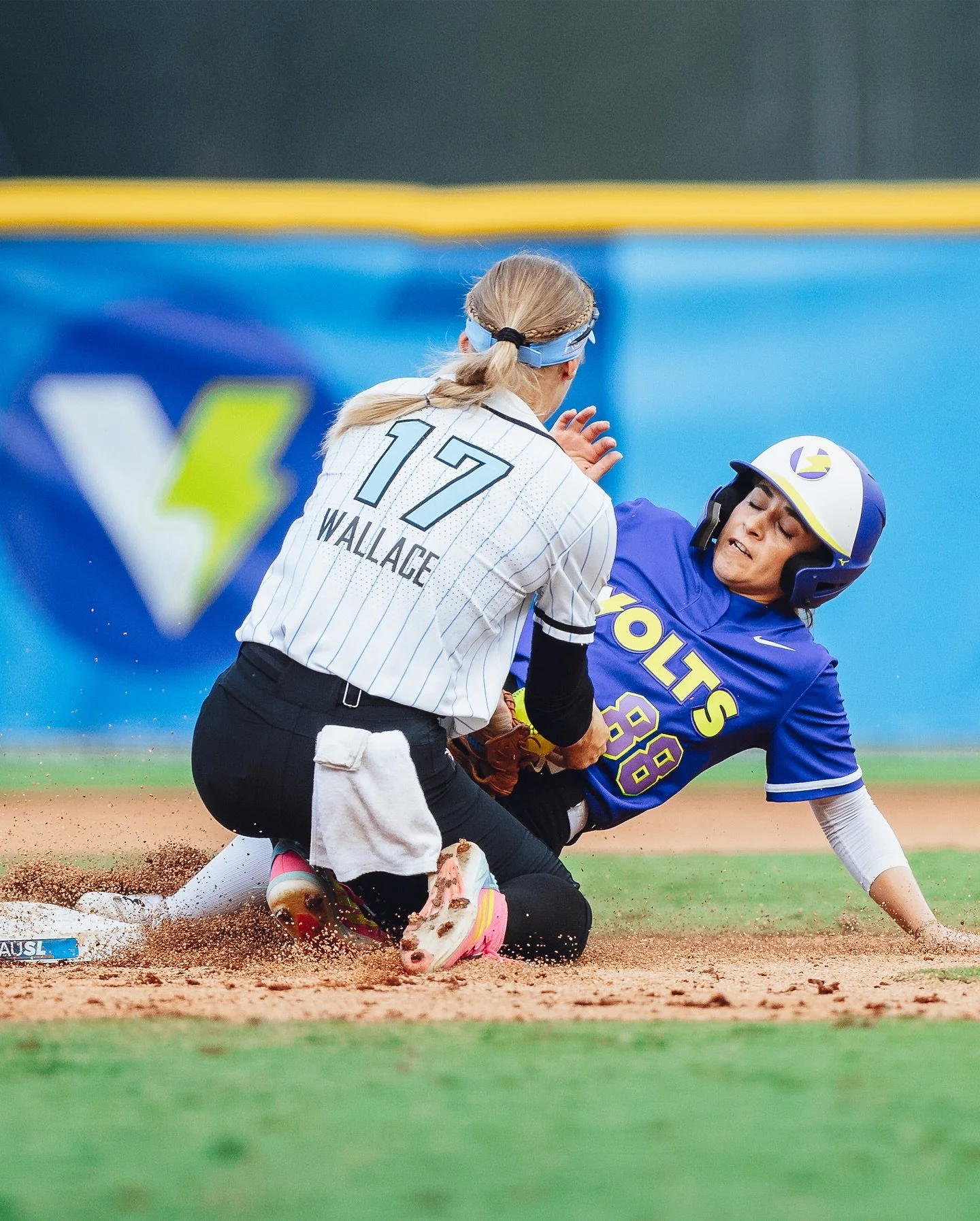 Frames from the final day in Round Rock. It was an absolute honor to shoot for @theauslofficial this summer and get to experience so much history. Huge thanks to the legend @jadehewittmedia for keeping things ✨frosty✨

@canonusa #canon #teamcanon #ca
