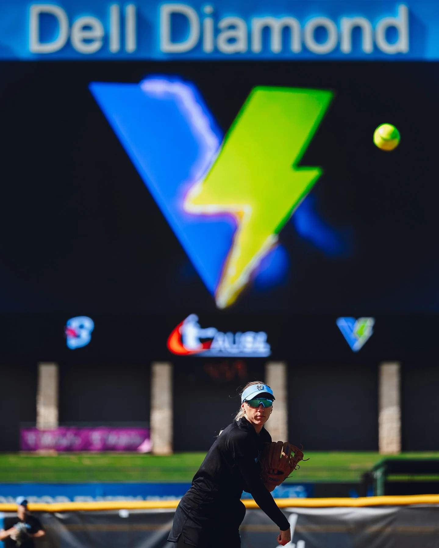 Game 1 of the AUSL series in Round Rock and what a time it was 😮&zwj;💨

@canonusa #canonusa #canon #sports #sportsphotography #softball #texassoftball
