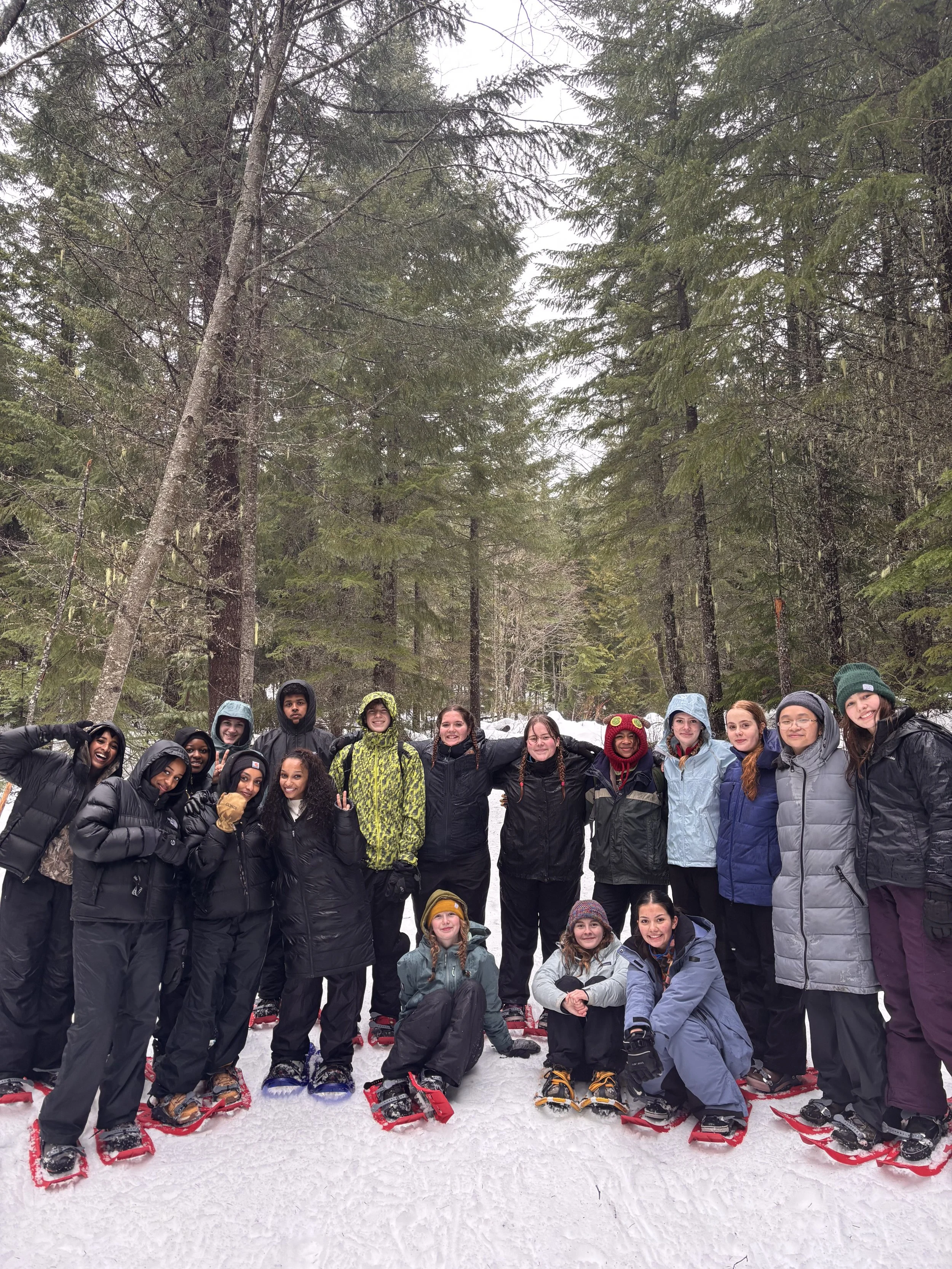 Group picture snowshoeing