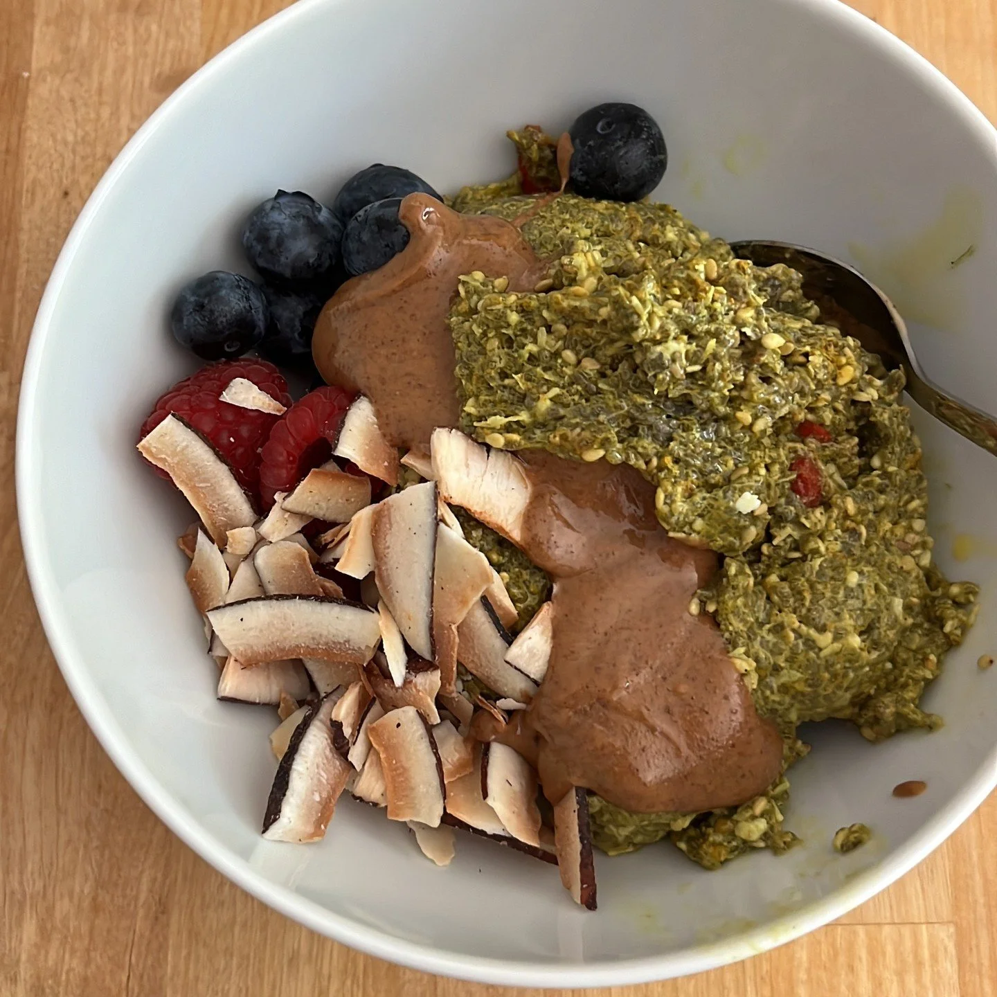 Matcha and Gogi berry Chia Pudding...

Easy prep and exploding with goodness this is a current go-to of mine for lunch/brunch. 

Chia seeds are a superfood, packed with healthy fats, tons of protein, fiber and when soaked overnight in your favourite 