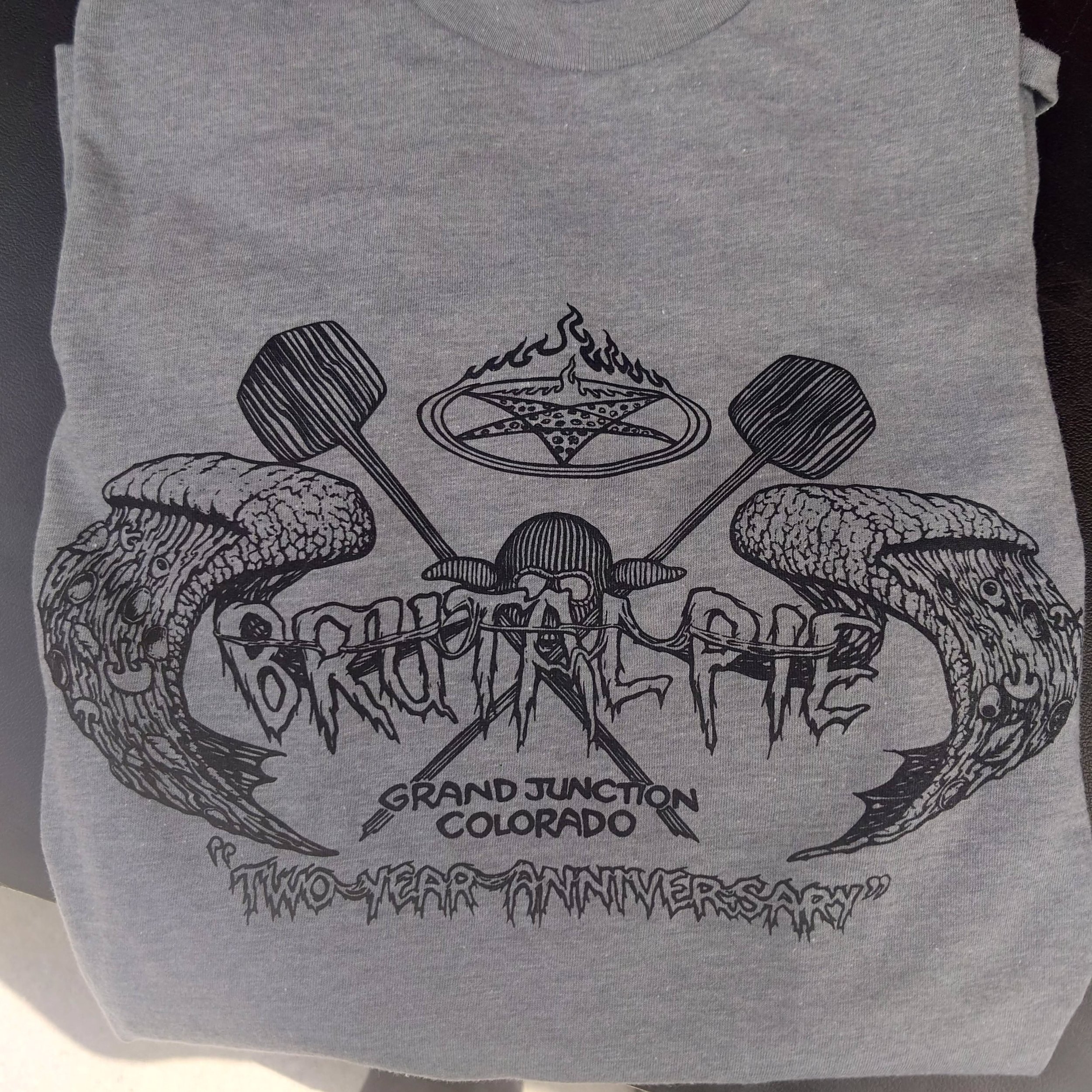 Screen printing is live!! ⚡👕🍕

Come snag a shirt while they're hot off the press! @stegosaurus.press @minnimarshmellows @enjoyink are printing shirts today only with this killer design by @exteenager !!! 1pm-5pm at @ramblebinebrewing !! They also h